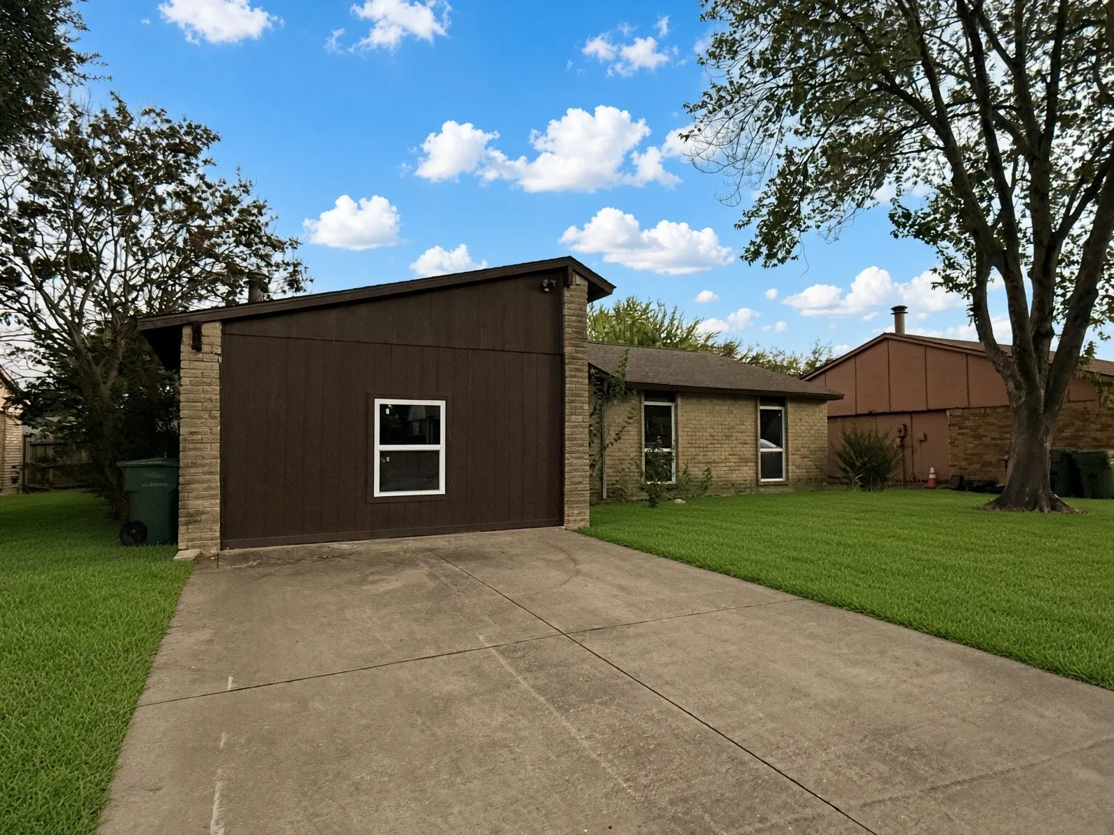 Single Family Residence For Sale in Dallas County , 5618 Briarcrest Drive, Garland, Texas 75043, 4 Bedroom, 2 Bathroom, Garage spaces, 1,789 Sqft, built in 1977, mls#21385269, Real Estate Agent in Garland, Homes For Sale in Dallas county, Homes For Sale in Garland, Realtor in Garland Texas, Real Estate Brokerage Independent Realty Texas, Luminita Cordes Realtor