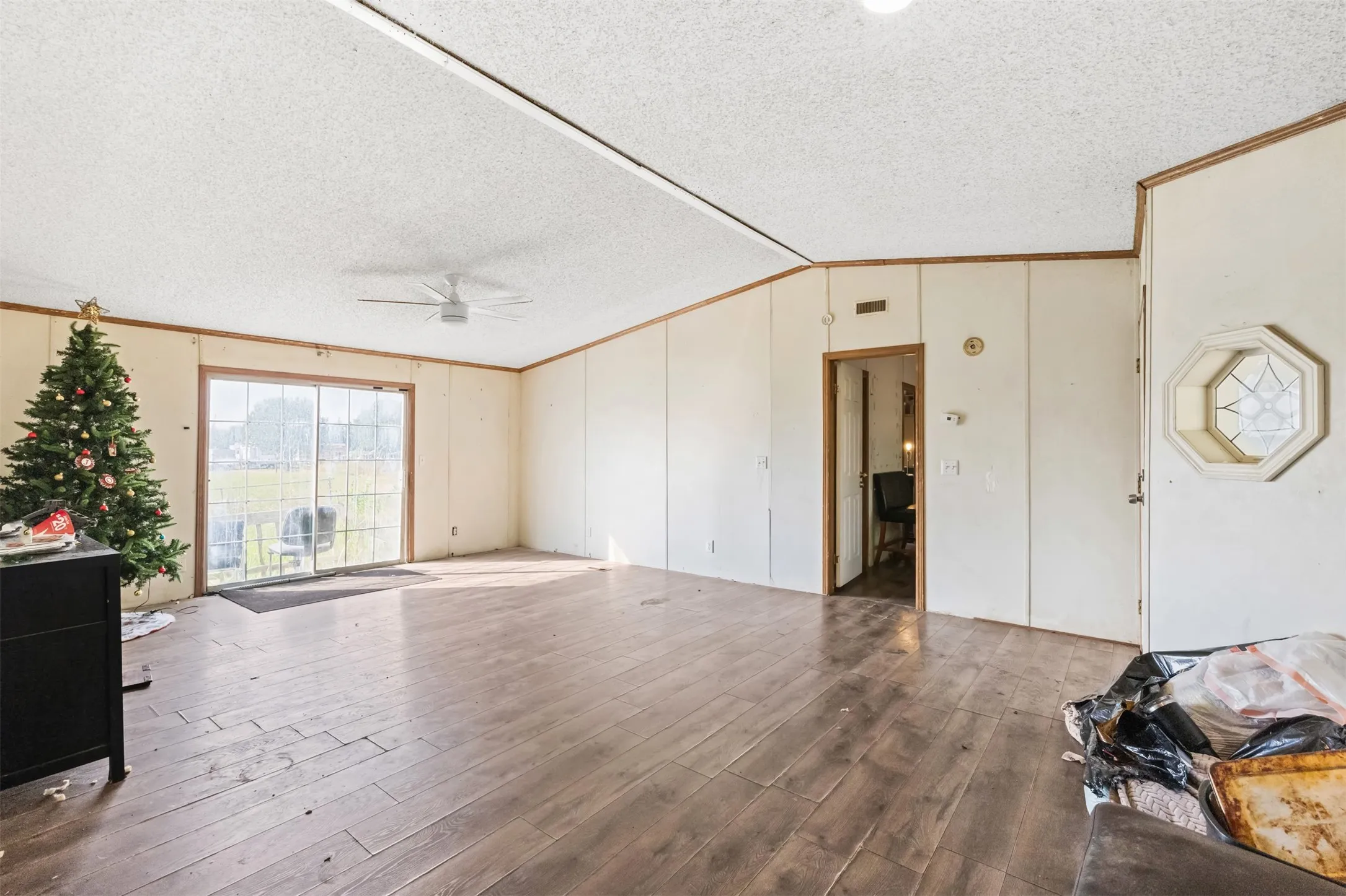 Mobile Home For Sale in Ellis County , 518 Hight Road, Waxahachie, Texas 75167, 3 Bedroom, 2 Bathroom, Garage spaces, 1,606 Sqft, built in 1998, mls#21384506, Real Estate Agent in Waxahachie, Homes For Sale in Ellis county, Homes For Sale in Waxahachie, Realtor in Waxahachie Texas, Real Estate Brokerage Independent Realty Texas, Luminita Cordes Realtor