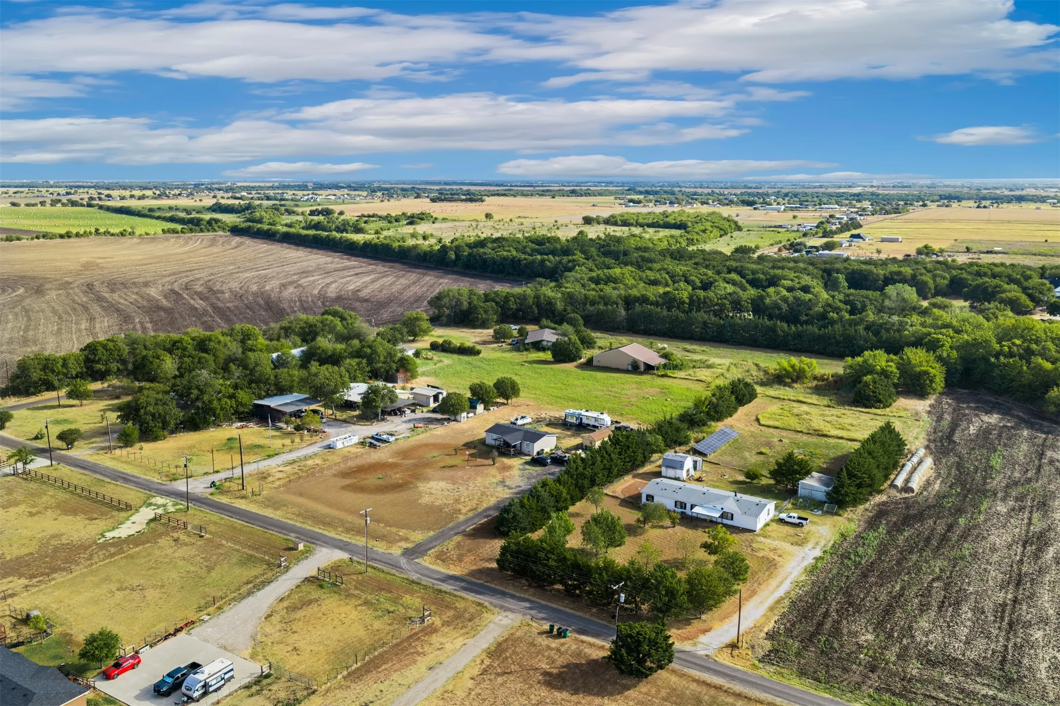 Mobile Home For Sale in Ellis County , 518 Hight Road, Waxahachie, Texas 75167, 3 Bedroom, 2 Bathroom, Garage spaces, 1,606 Sqft, built in 1998, mls#21384506, Real Estate Agent in Waxahachie, Homes For Sale in Ellis county, Homes For Sale in Waxahachie, Realtor in Waxahachie Texas, Real Estate Brokerage Independent Realty Texas, Luminita Cordes Realtor