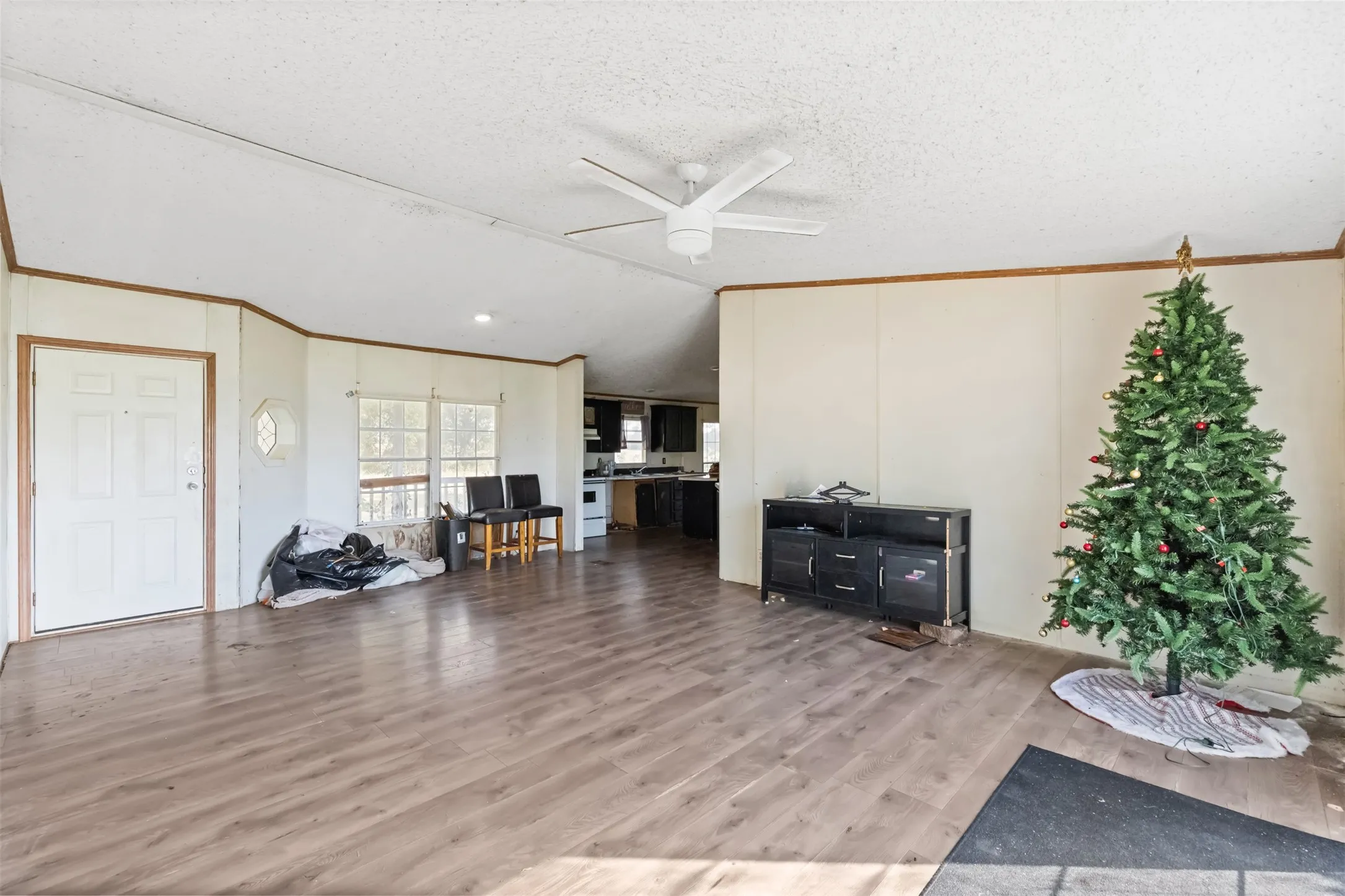 Mobile Home For Sale in Ellis County , 518 Hight Road, Waxahachie, Texas 75167, 3 Bedroom, 2 Bathroom, Garage spaces, 1,606 Sqft, built in 1998, mls#21384506, Real Estate Agent in Waxahachie, Homes For Sale in Ellis county, Homes For Sale in Waxahachie, Realtor in Waxahachie Texas, Real Estate Brokerage Independent Realty Texas, Luminita Cordes Realtor