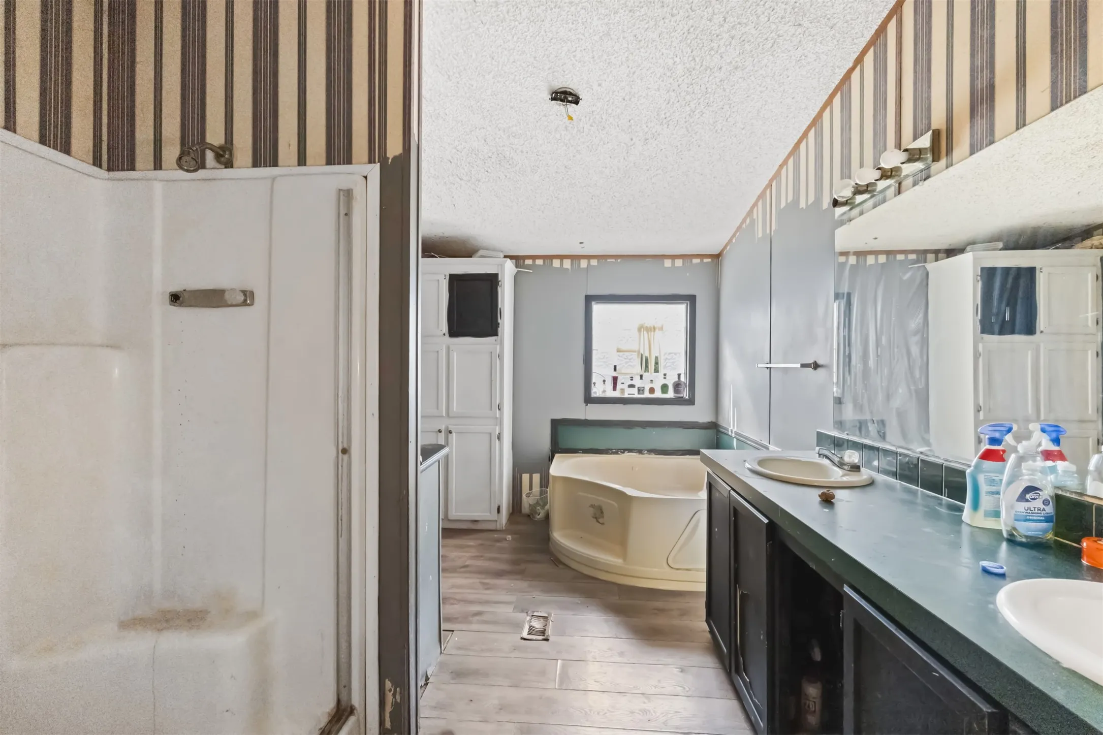 Mobile Home For Sale in Ellis County , 518 Hight Road, Waxahachie, Texas 75167, 3 Bedroom, 2 Bathroom, Garage spaces, 1,606 Sqft, built in 1998, mls#21384506, Real Estate Agent in Waxahachie, Homes For Sale in Ellis county, Homes For Sale in Waxahachie, Realtor in Waxahachie Texas, Real Estate Brokerage Independent Realty Texas, Luminita Cordes Realtor