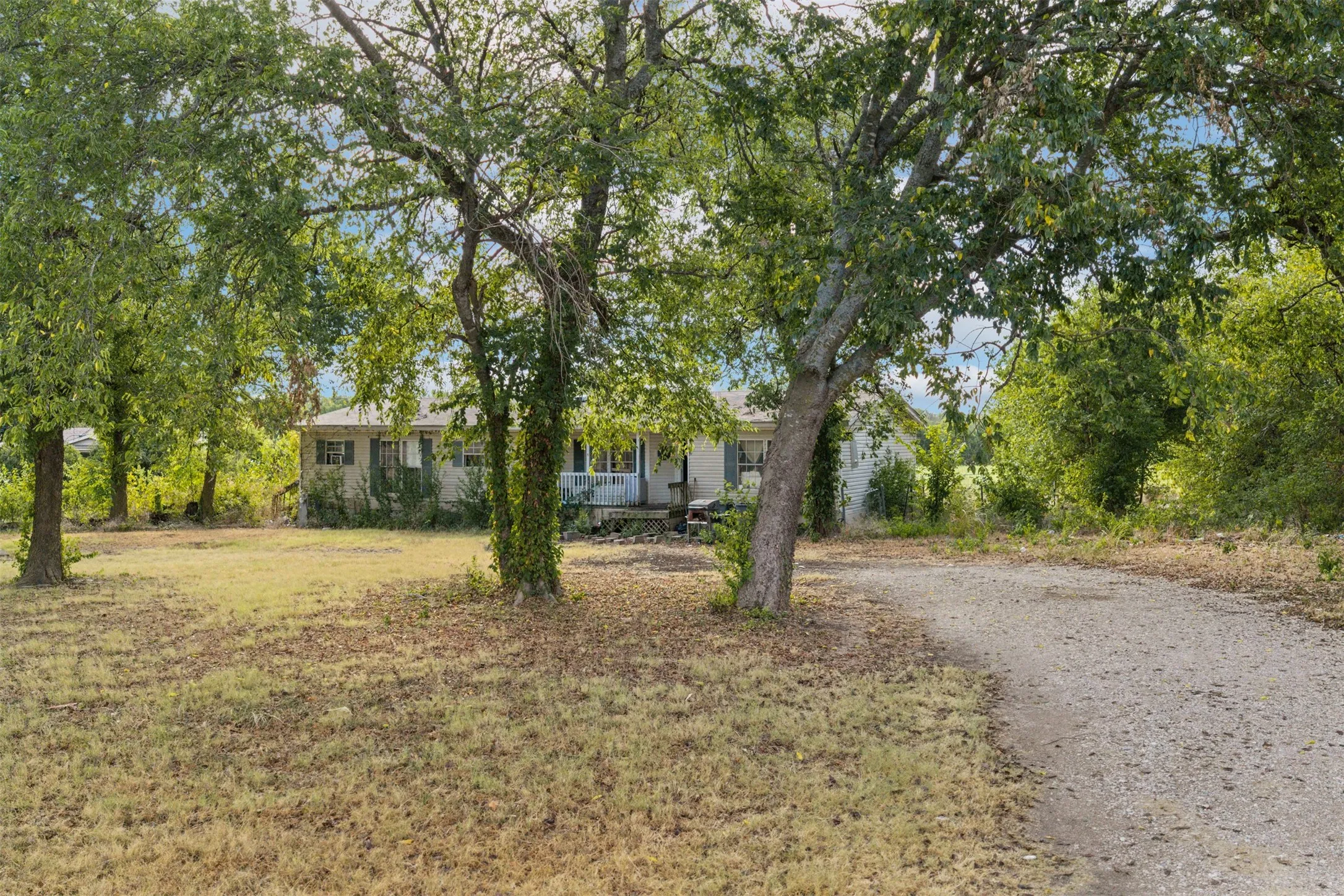 Mobile Home For Sale in Ellis County , 518 Hight Road, Waxahachie, Texas 75167, 3 Bedroom, 2 Bathroom, Garage spaces, 1,606 Sqft, built in 1998, mls#21384506, Real Estate Agent in Waxahachie, Homes For Sale in Ellis county, Homes For Sale in Waxahachie, Realtor in Waxahachie Texas, Real Estate Brokerage Independent Realty Texas, Luminita Cordes Realtor