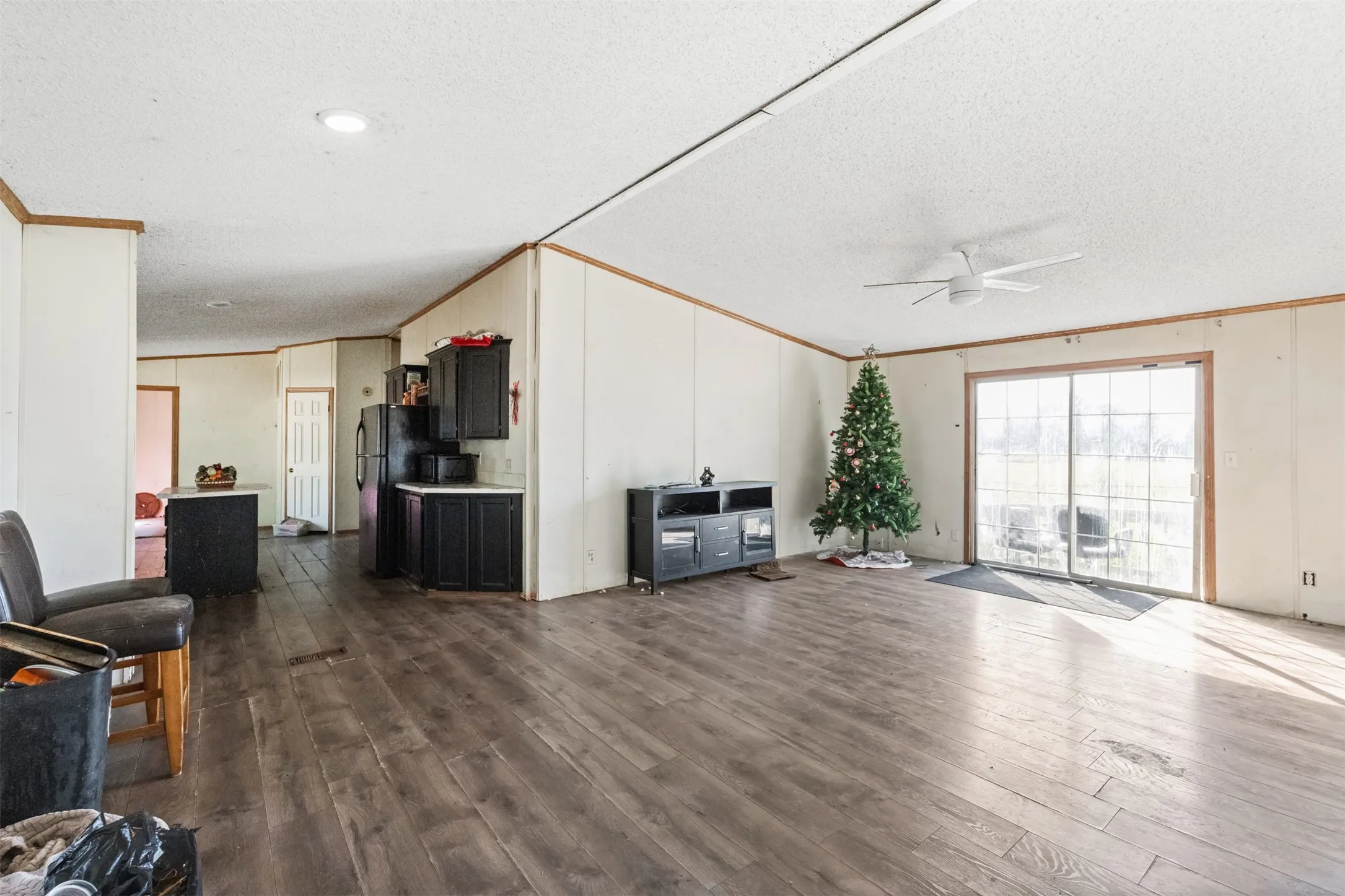 Mobile Home For Sale in Ellis County , 518 Hight Road, Waxahachie, Texas 75167, 3 Bedroom, 2 Bathroom, Garage spaces, 1,606 Sqft, built in 1998, mls#21384506, Real Estate Agent in Waxahachie, Homes For Sale in Ellis county, Homes For Sale in Waxahachie, Realtor in Waxahachie Texas, Real Estate Brokerage Independent Realty Texas, Luminita Cordes Realtor