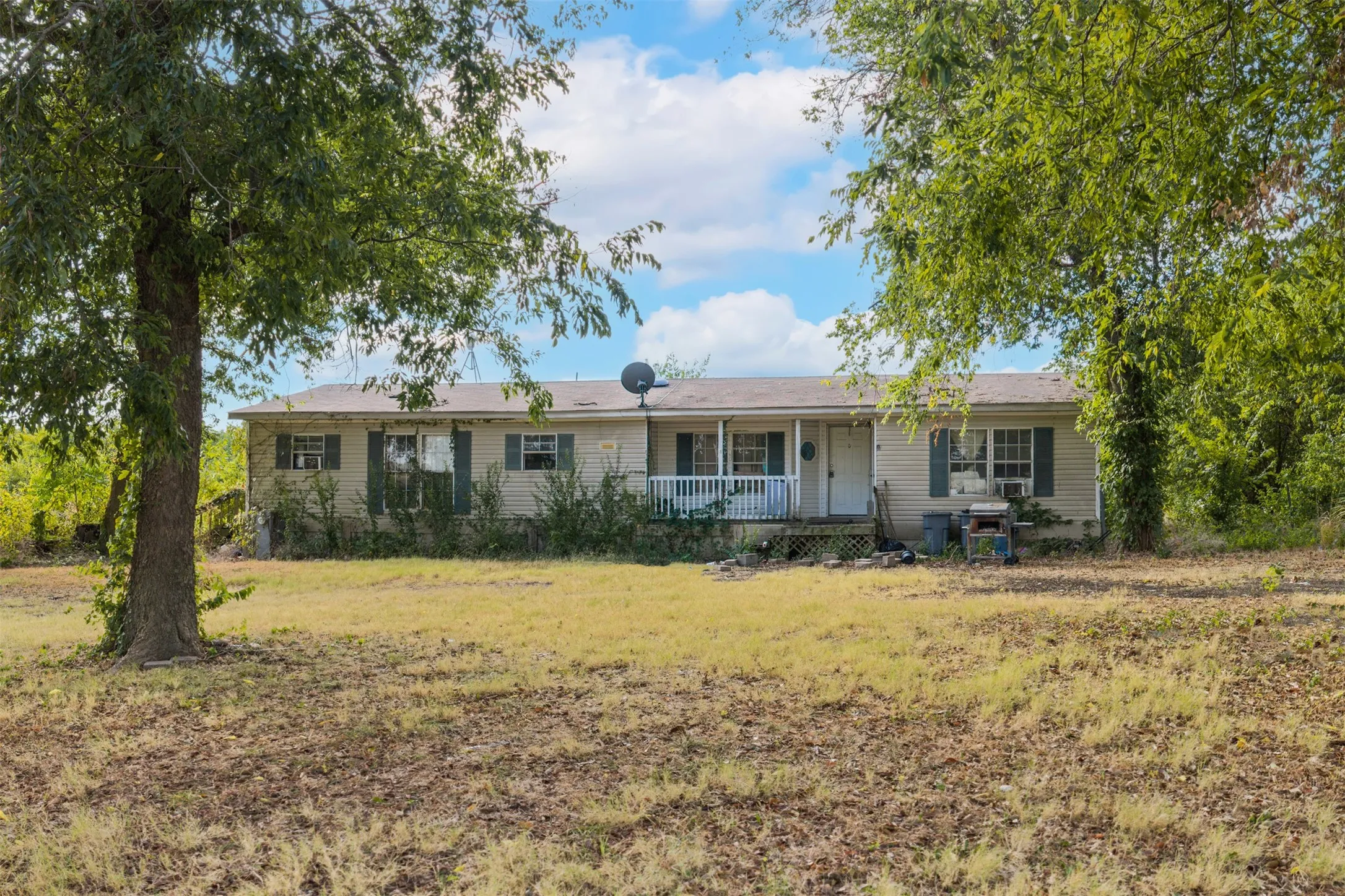 Mobile Home For Sale in Ellis County , 518 Hight Road, Waxahachie, Texas 75167, 3 Bedroom, 2 Bathroom, Garage spaces, 1,606 Sqft, built in 1998, mls#21384506, Real Estate Agent in Waxahachie, Homes For Sale in Ellis county, Homes For Sale in Waxahachie, Realtor in Waxahachie Texas, Real Estate Brokerage Independent Realty Texas, Luminita Cordes Realtor