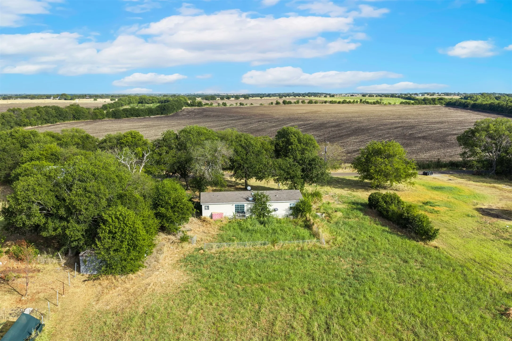 Mobile Home For Sale in Ellis County , 518 Hight Road, Waxahachie, Texas 75167, 3 Bedroom, 2 Bathroom, Garage spaces, 1,606 Sqft, built in 1998, mls#21384506, Real Estate Agent in Waxahachie, Homes For Sale in Ellis county, Homes For Sale in Waxahachie, Realtor in Waxahachie Texas, Real Estate Brokerage Independent Realty Texas, Luminita Cordes Realtor