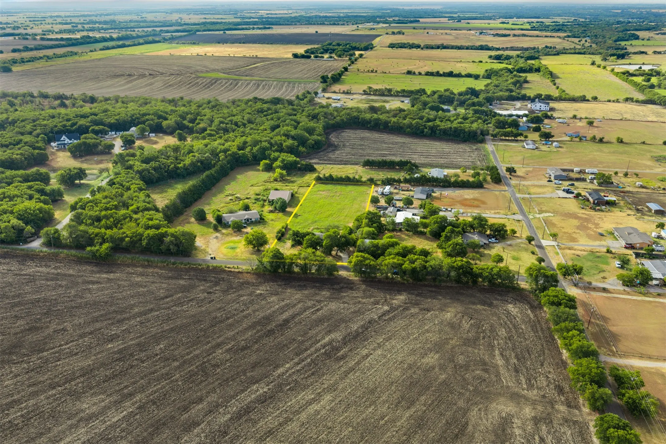 Mobile Home For Sale in Ellis County , 518 Hight Road, Waxahachie, Texas 75167, 3 Bedroom, 2 Bathroom, Garage spaces, 1,606 Sqft, built in 1998, mls#21384506, Real Estate Agent in Waxahachie, Homes For Sale in Ellis county, Homes For Sale in Waxahachie, Realtor in Waxahachie Texas, Real Estate Brokerage Independent Realty Texas, Luminita Cordes Realtor