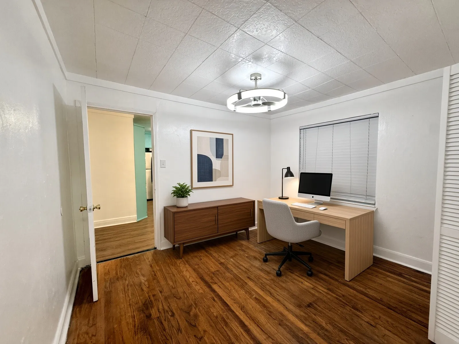 BR 3 staged as office