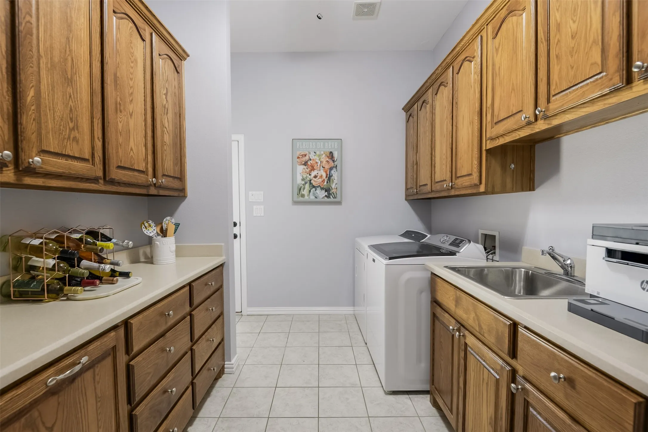 Single Family Residence For Sale in Ellis County , 818 Amherst Drive, Waxahachie, Texas 75165, 3 Bedroom, 2 Bathroom, 2 Garage spaces, 2,572 Sqft, built in 2005, mls#21384907, Real Estate Agent in Waxahachie, Homes For Sale in Ellis county, Homes For Sale in Waxahachie, Realtor in Waxahachie Texas, Real Estate Brokerage Independent Realty Texas, Luminita Cordes Realtor