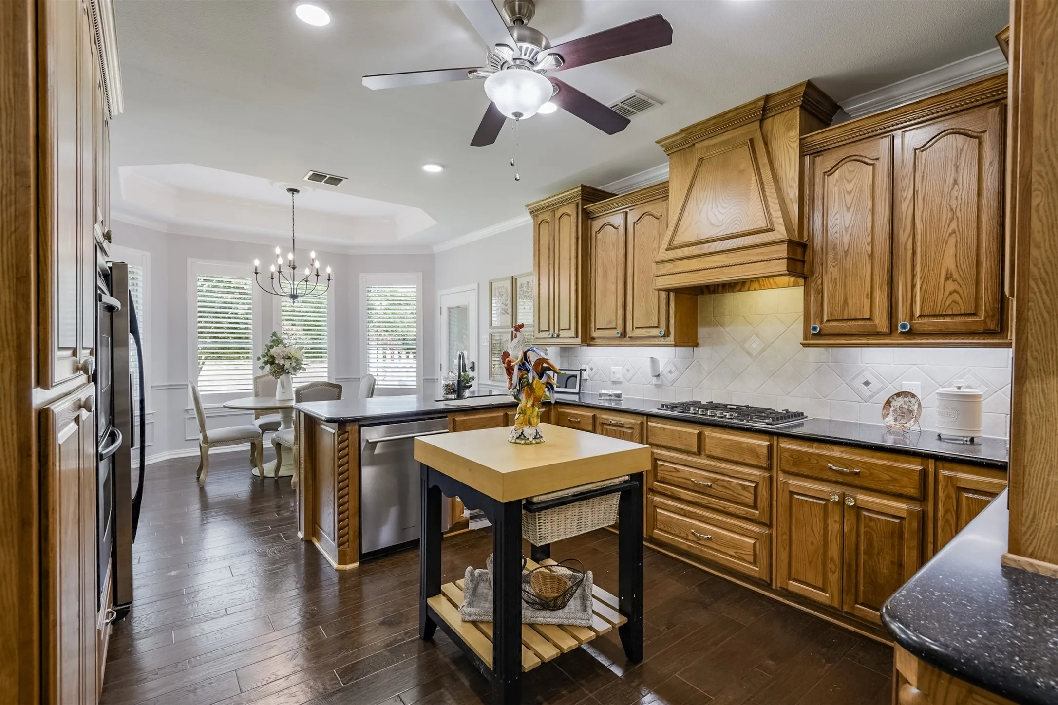 Single Family Residence For Sale in Ellis County , 818 Amherst Drive, Waxahachie, Texas 75165, 3 Bedroom, 2 Bathroom, 2 Garage spaces, 2,572 Sqft, built in 2005, mls#21384907, Real Estate Agent in Waxahachie, Homes For Sale in Ellis county, Homes For Sale in Waxahachie, Realtor in Waxahachie Texas, Real Estate Brokerage Independent Realty Texas, Luminita Cordes Realtor