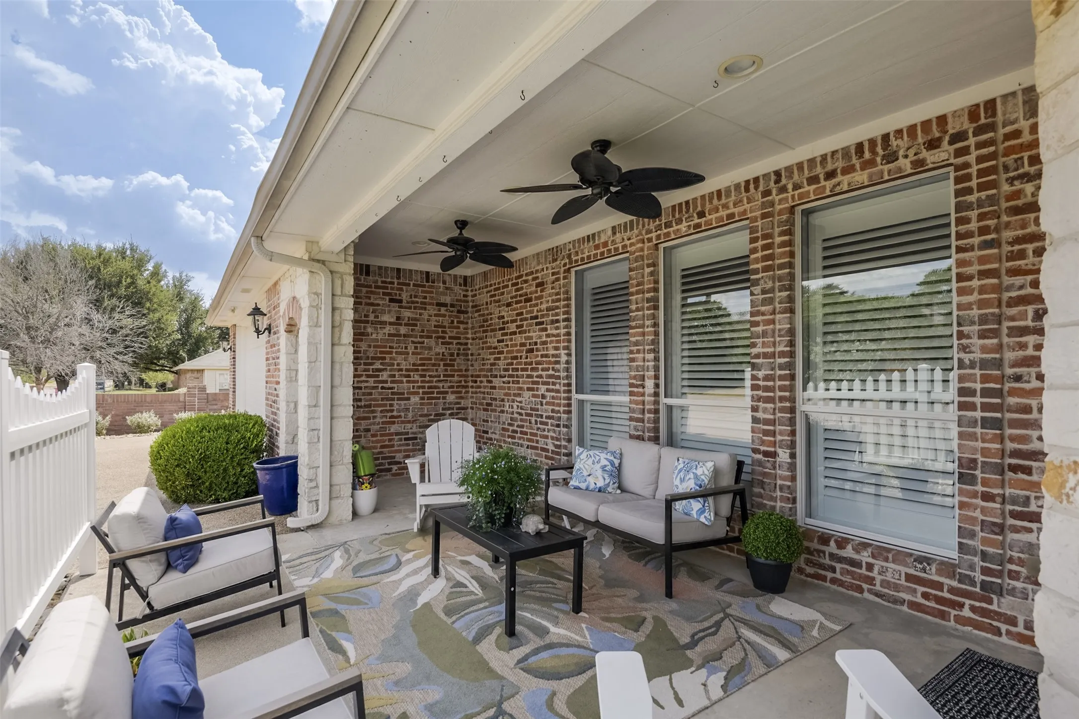 Single Family Residence For Sale in Ellis County , 818 Amherst Drive, Waxahachie, Texas 75165, 3 Bedroom, 2 Bathroom, 2 Garage spaces, 2,572 Sqft, built in 2005, mls#21384907, Real Estate Agent in Waxahachie, Homes For Sale in Ellis county, Homes For Sale in Waxahachie, Realtor in Waxahachie Texas, Real Estate Brokerage Independent Realty Texas, Luminita Cordes Realtor