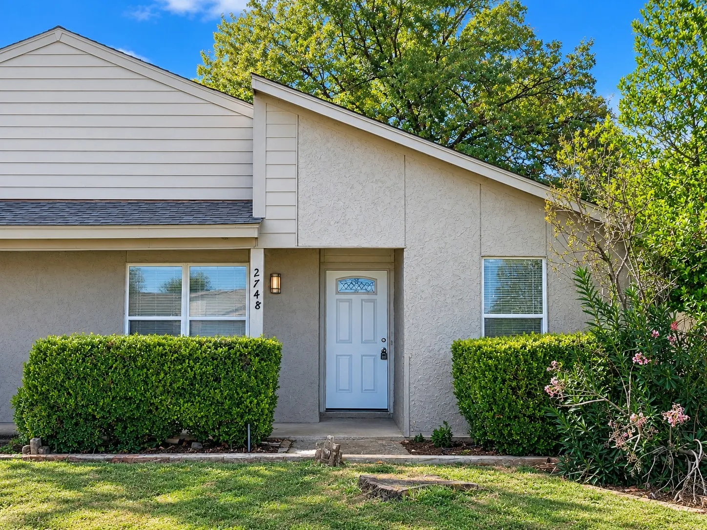 Duplex For Rent in Tarrant County , 2750 Parkchester Drive, Arlington, Texas 76015, 2 Bedroom, 2 Bathroom, Garage spaces, 1,012 Sqft, built in 1978, mls#21385272, Real Estate Agent in Arlington, Homes For Rent in Tarrant county, Homes For Rent in Arlington, Realtor in Arlington Texas, Real Estate Brokerage Independent Realty Texas, Luminita Cordes Realtor