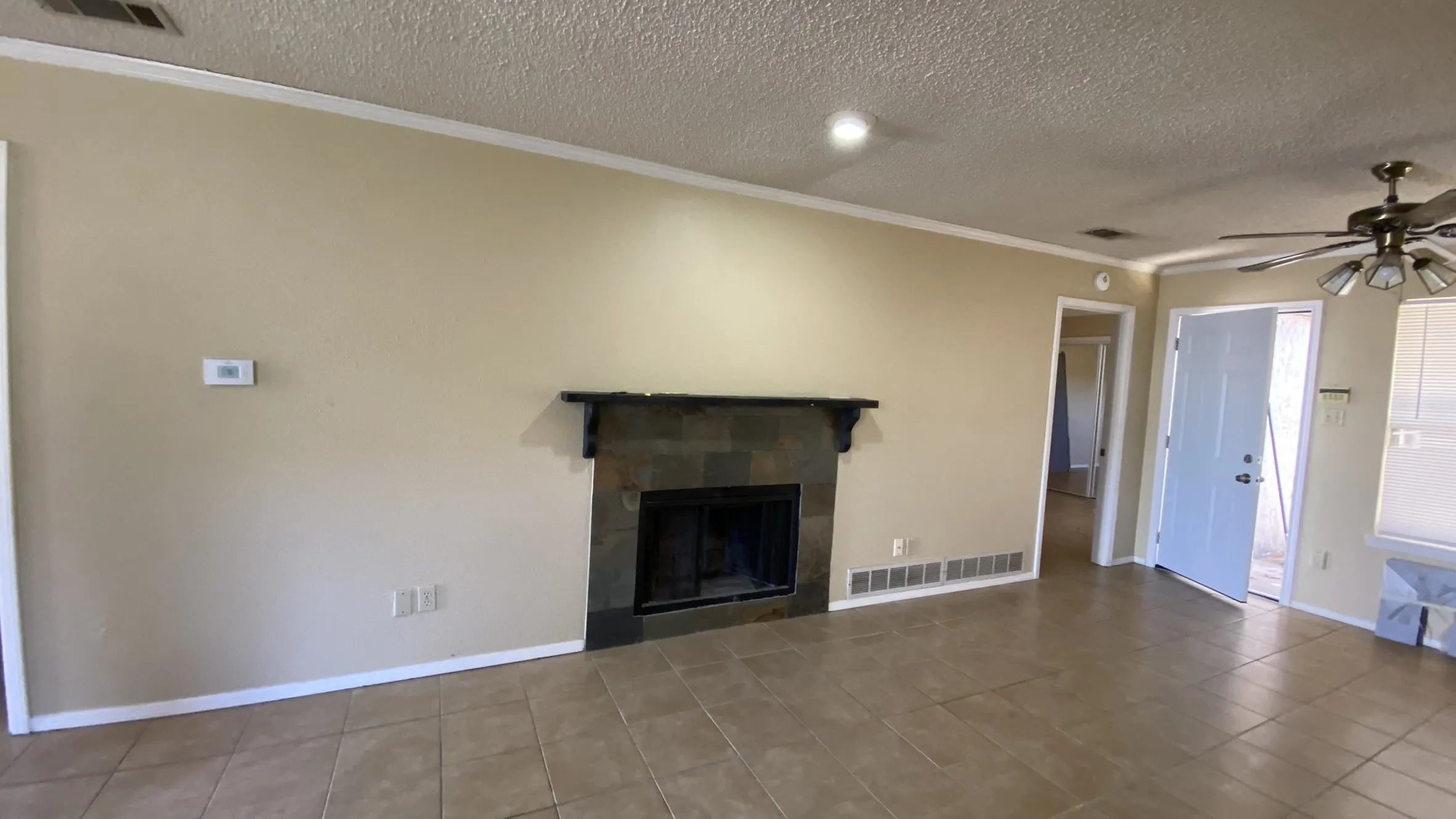 Duplex For Rent in Tarrant County , 2750 Parkchester Drive, Arlington, Texas 76015, 2 Bedroom, 2 Bathroom, Garage spaces, 1,012 Sqft, built in 1978, mls#21385272, Real Estate Agent in Arlington, Homes For Rent in Tarrant county, Homes For Rent in Arlington, Realtor in Arlington Texas, Real Estate Brokerage Independent Realty Texas, Luminita Cordes Realtor