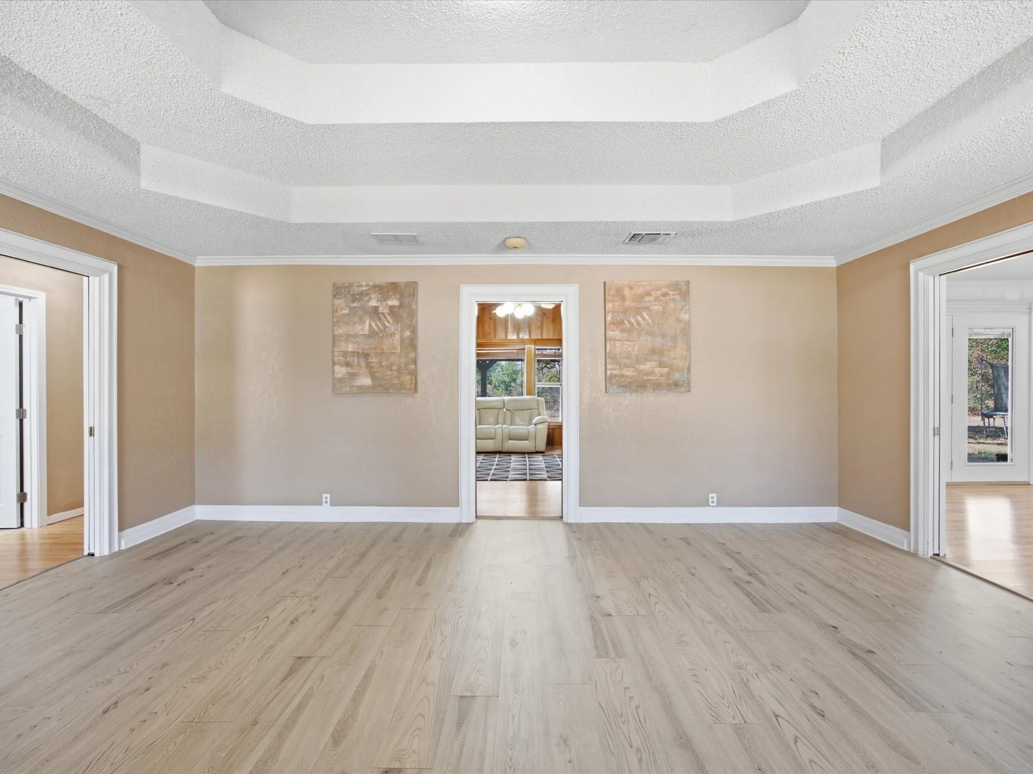 Single Family Residence For Sale in Tarrant County , 7905 Ella Young Drive, Lakeside, Texas 76135, 3 Bedroom, 2 Bathroom, 2 Garage spaces, 2,192 Sqft, built in 1978, mls#21384764, Real Estate Agent in Lakeside, Homes For Sale in Tarrant county, Homes For Sale in Lakeside, Realtor in Lakeside Texas, Real Estate Brokerage Independent Realty Texas, Luminita Cordes Realtor