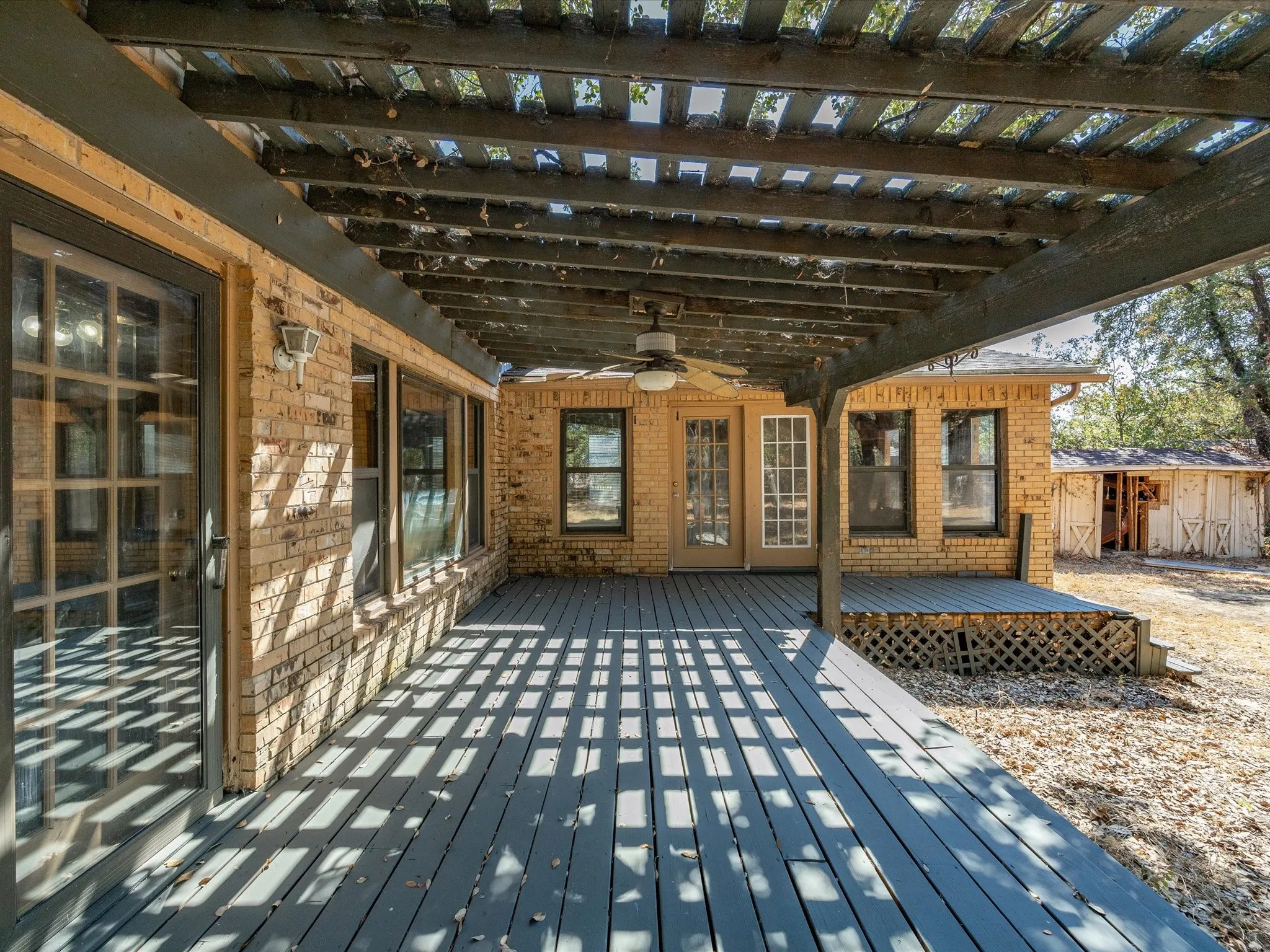 Single Family Residence For Sale in Tarrant County , 7905 Ella Young Drive, Lakeside, Texas 76135, 3 Bedroom, 2 Bathroom, 2 Garage spaces, 2,192 Sqft, built in 1978, mls#21384764, Real Estate Agent in Lakeside, Homes For Sale in Tarrant county, Homes For Sale in Lakeside, Realtor in Lakeside Texas, Real Estate Brokerage Independent Realty Texas, Luminita Cordes Realtor