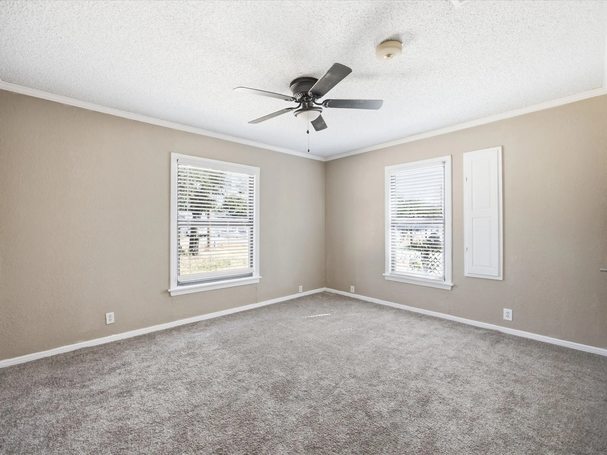 Single Family Residence For Sale in Tarrant County , 7905 Ella Young Drive, Lakeside, Texas 76135, 3 Bedroom, 2 Bathroom, 2 Garage spaces, 2,192 Sqft, built in 1978, mls#21384764, Real Estate Agent in Lakeside, Homes For Sale in Tarrant county, Homes For Sale in Lakeside, Realtor in Lakeside Texas, Real Estate Brokerage Independent Realty Texas, Luminita Cordes Realtor