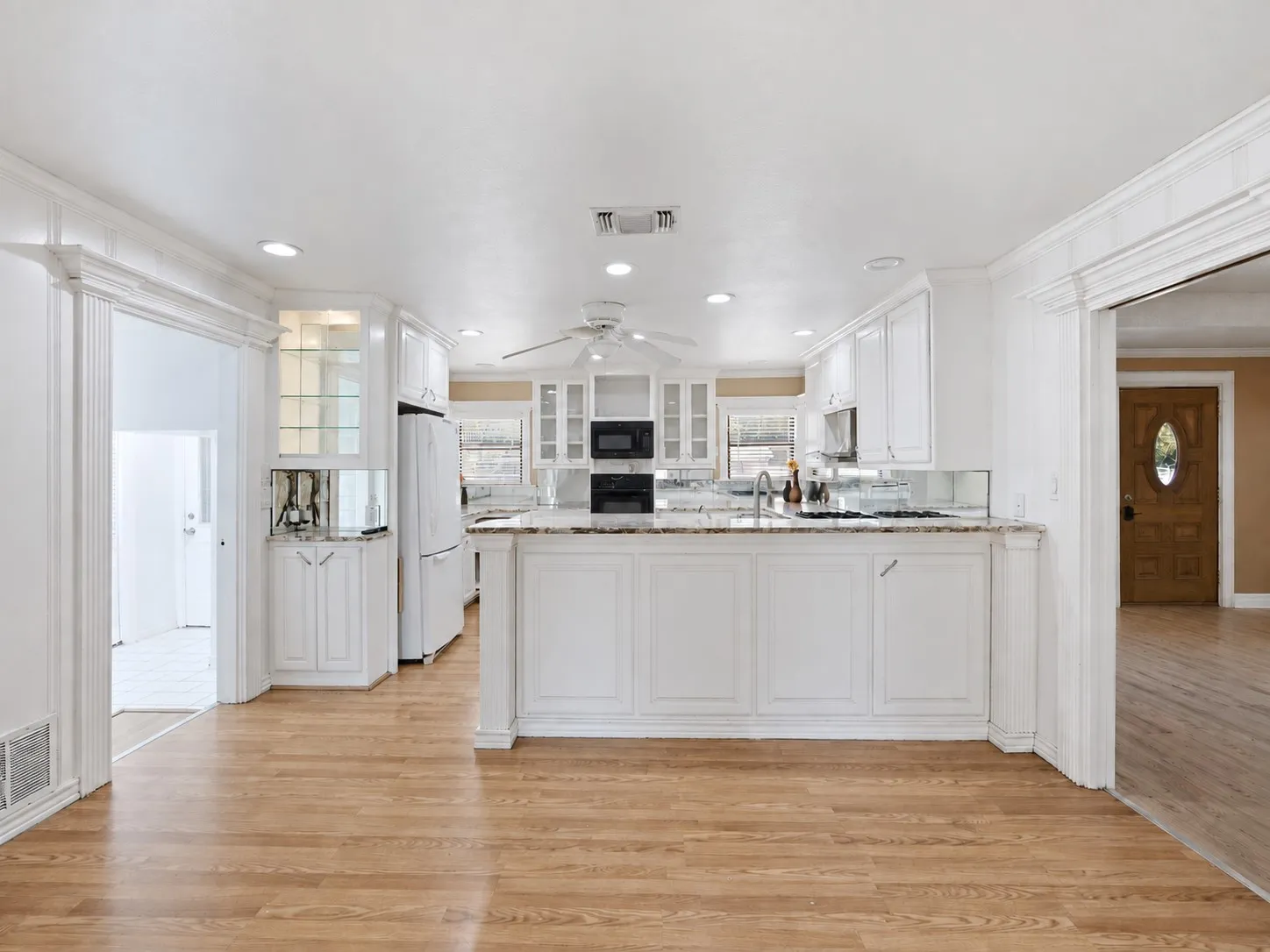 Single Family Residence For Sale in Tarrant County , 7905 Ella Young Drive, Lakeside, Texas 76135, 3 Bedroom, 2 Bathroom, 2 Garage spaces, 2,192 Sqft, built in 1978, mls#21384764, Real Estate Agent in Lakeside, Homes For Sale in Tarrant county, Homes For Sale in Lakeside, Realtor in Lakeside Texas, Real Estate Brokerage Independent Realty Texas, Luminita Cordes Realtor