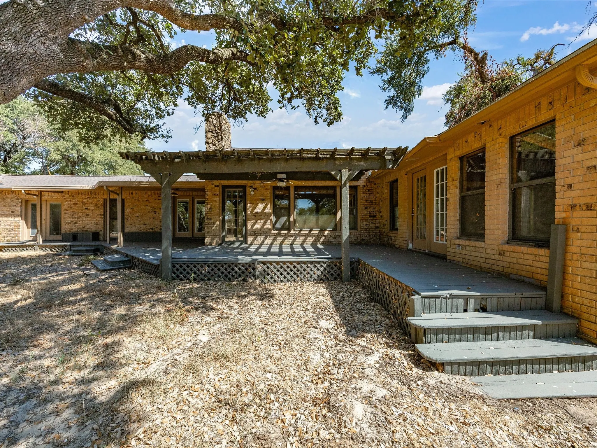 Single Family Residence For Sale in Tarrant County , 7905 Ella Young Drive, Lakeside, Texas 76135, 3 Bedroom, 2 Bathroom, 2 Garage spaces, 2,192 Sqft, built in 1978, mls#21384764, Real Estate Agent in Lakeside, Homes For Sale in Tarrant county, Homes For Sale in Lakeside, Realtor in Lakeside Texas, Real Estate Brokerage Independent Realty Texas, Luminita Cordes Realtor
