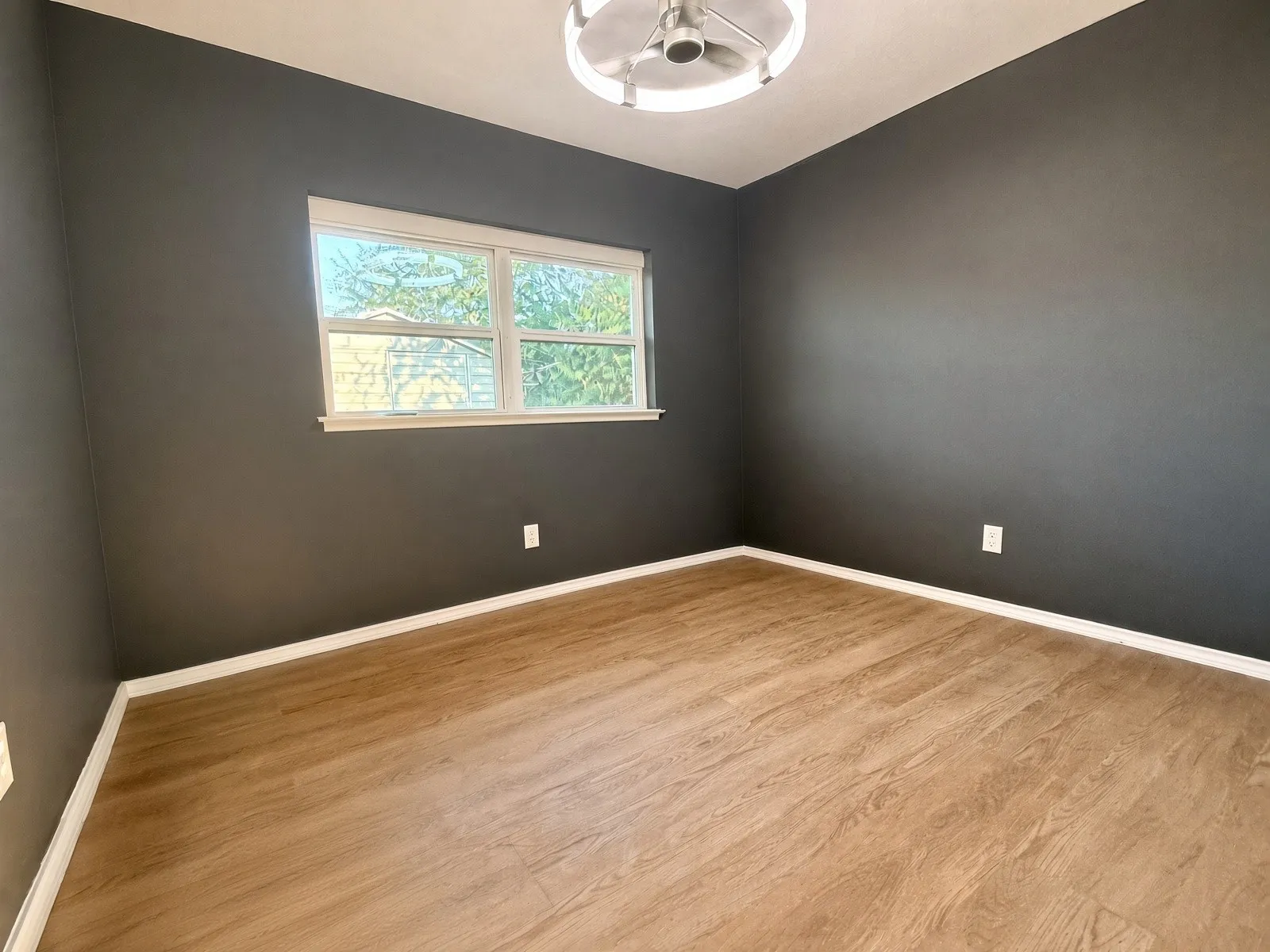 Single Family Residence For Sale in Dallas County , 618 N Yale Drive, Garland, Texas 75042, 4 Bedroom, 2 Bathroom, Garage spaces, 1,676 Sqft, built in 1962, mls#21385274, Real Estate Agent in Garland, Homes For Sale in Dallas county, Homes For Sale in Garland, Realtor in Garland Texas, Real Estate Brokerage Independent Realty Texas, Luminita Cordes Realtor