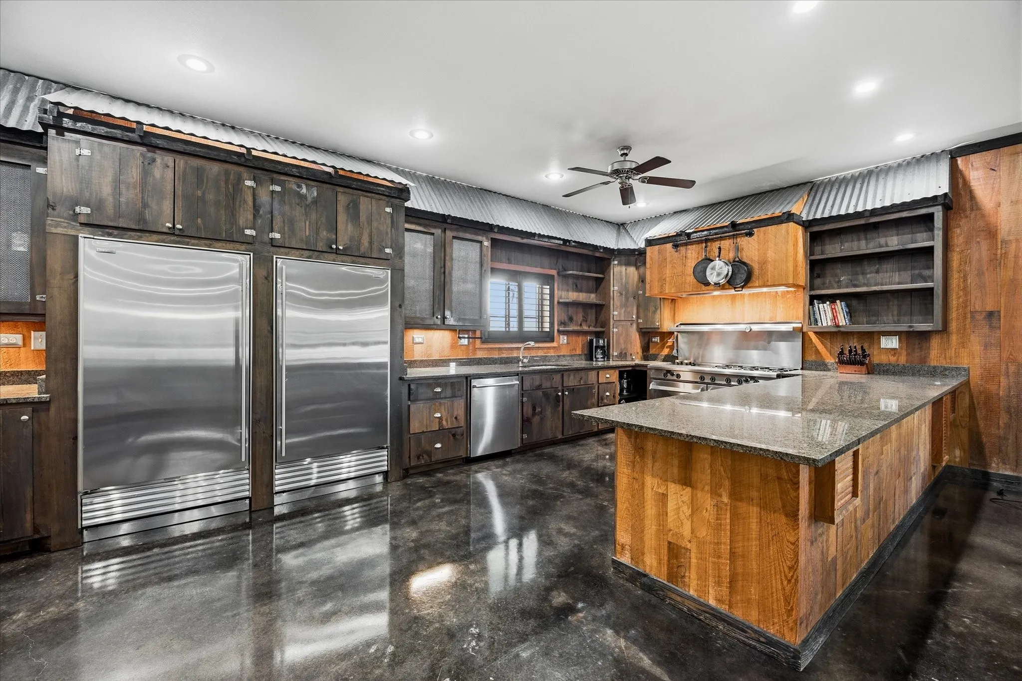Single Family Residence For Sale in Hunt County , 1276 County Road 3318, Greenville, Texas 75402, 3 Bedroom, 3 Bathroom, 5 Garage spaces, 11,900 Sqft, built in 2007, mls#21383365, Real Estate Agent in Greenville, Homes For Sale in Hunt county, Homes For Sale in Greenville, Realtor in Greenville Texas, Real Estate Brokerage Independent Realty Texas, Luminita Cordes Realtor