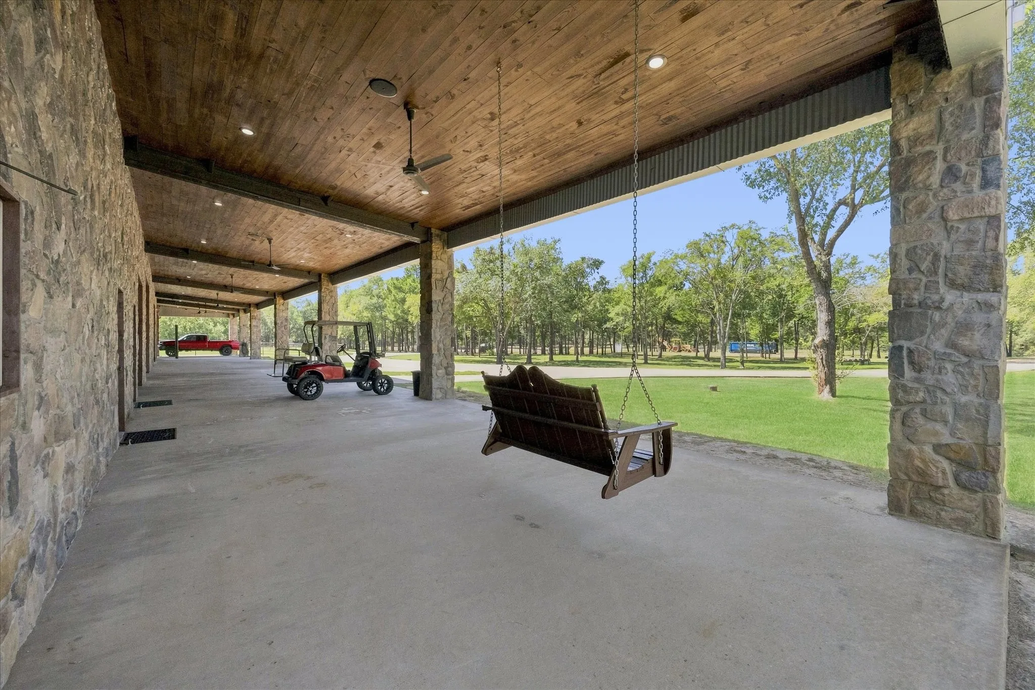 Single Family Residence For Sale in Hunt County , 1276 County Road 3318, Greenville, Texas 75402, 3 Bedroom, 3 Bathroom, 5 Garage spaces, 11,900 Sqft, built in 2007, mls#21383365, Real Estate Agent in Greenville, Homes For Sale in Hunt county, Homes For Sale in Greenville, Realtor in Greenville Texas, Real Estate Brokerage Independent Realty Texas, Luminita Cordes Realtor