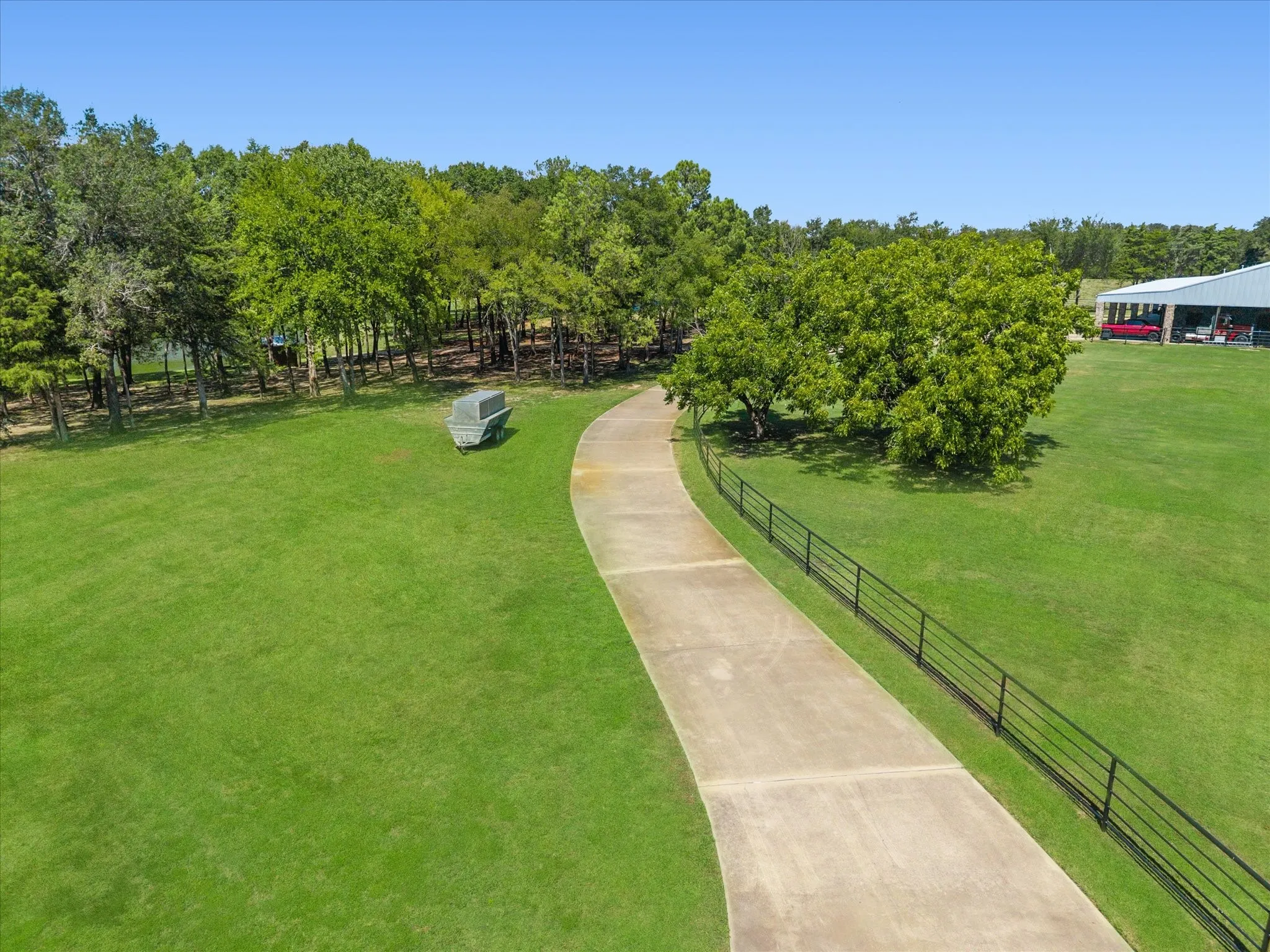 Single Family Residence For Sale in Hunt County , 1276 County Road 3318, Greenville, Texas 75402, 3 Bedroom, 3 Bathroom, 5 Garage spaces, 11,900 Sqft, built in 2007, mls#21383365, Real Estate Agent in Greenville, Homes For Sale in Hunt county, Homes For Sale in Greenville, Realtor in Greenville Texas, Real Estate Brokerage Independent Realty Texas, Luminita Cordes Realtor