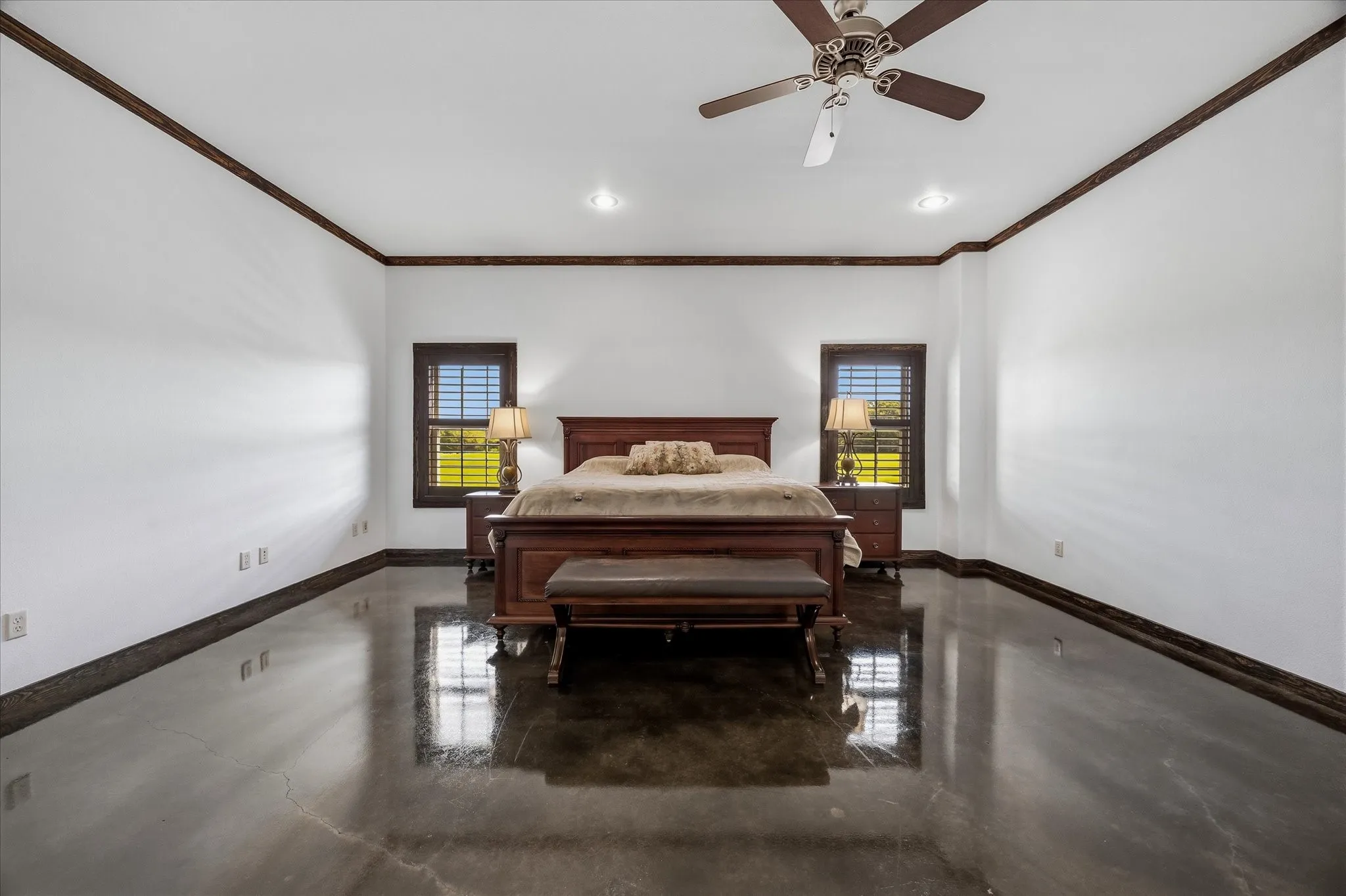 Single Family Residence For Sale in Hunt County , 1276 County Road 3318, Greenville, Texas 75402, 3 Bedroom, 3 Bathroom, 5 Garage spaces, 11,900 Sqft, built in 2007, mls#21383365, Real Estate Agent in Greenville, Homes For Sale in Hunt county, Homes For Sale in Greenville, Realtor in Greenville Texas, Real Estate Brokerage Independent Realty Texas, Luminita Cordes Realtor