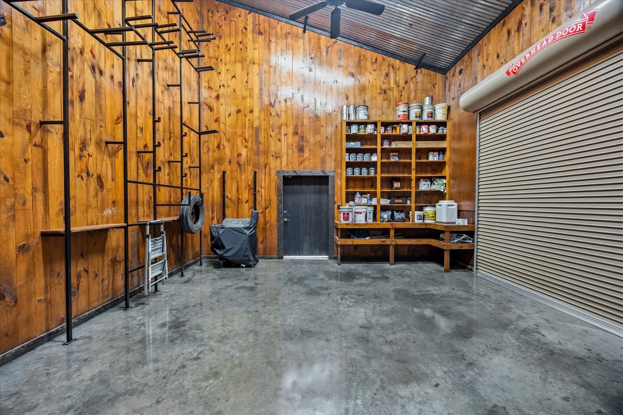 Single Family Residence For Sale in Hunt County , 1276 County Road 3318, Greenville, Texas 75402, 3 Bedroom, 3 Bathroom, 5 Garage spaces, 11,900 Sqft, built in 2007, mls#21383365, Real Estate Agent in Greenville, Homes For Sale in Hunt county, Homes For Sale in Greenville, Realtor in Greenville Texas, Real Estate Brokerage Independent Realty Texas, Luminita Cordes Realtor
