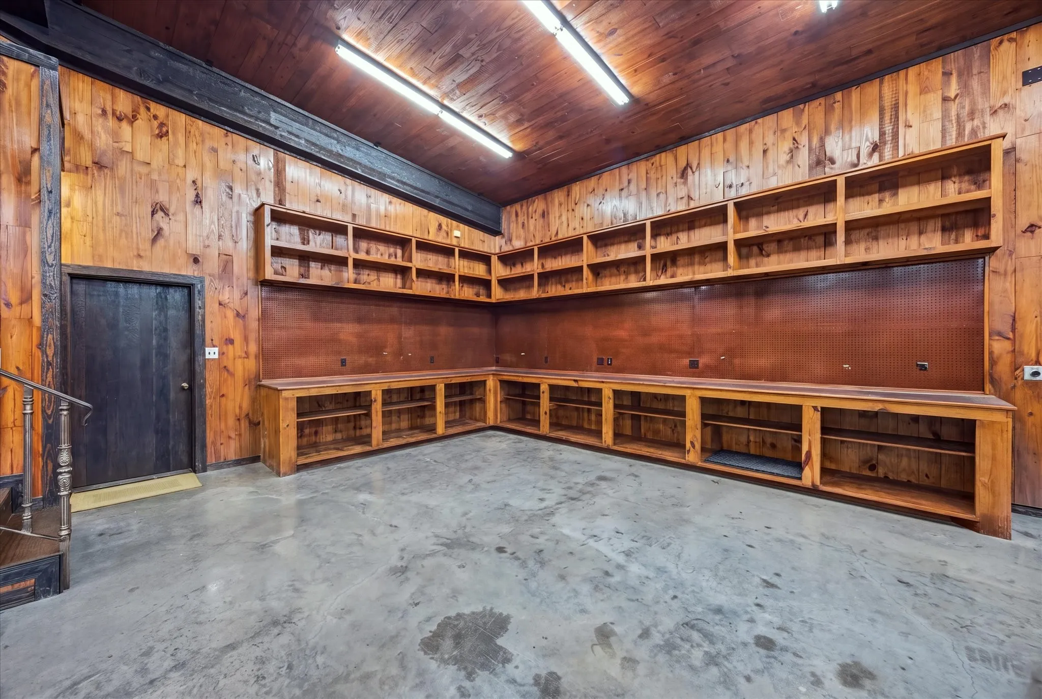 Single Family Residence For Sale in Hunt County , 1276 County Road 3318, Greenville, Texas 75402, 3 Bedroom, 3 Bathroom, 5 Garage spaces, 11,900 Sqft, built in 2007, mls#21383365, Real Estate Agent in Greenville, Homes For Sale in Hunt county, Homes For Sale in Greenville, Realtor in Greenville Texas, Real Estate Brokerage Independent Realty Texas, Luminita Cordes Realtor