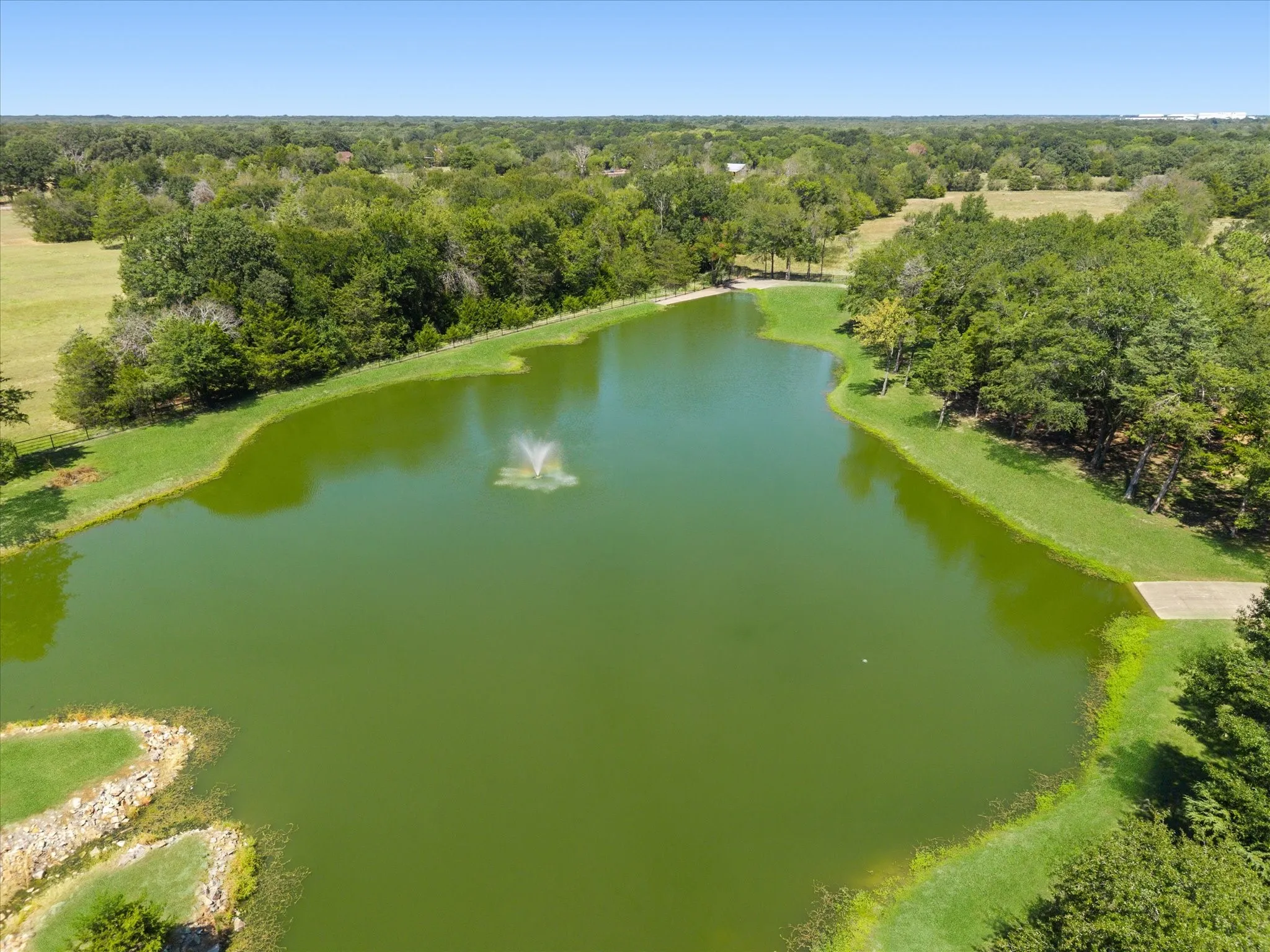 Single Family Residence For Sale in Hunt County , 1276 County Road 3318, Greenville, Texas 75402, 3 Bedroom, 3 Bathroom, 5 Garage spaces, 11,900 Sqft, built in 2007, mls#21383365, Real Estate Agent in Greenville, Homes For Sale in Hunt county, Homes For Sale in Greenville, Realtor in Greenville Texas, Real Estate Brokerage Independent Realty Texas, Luminita Cordes Realtor
