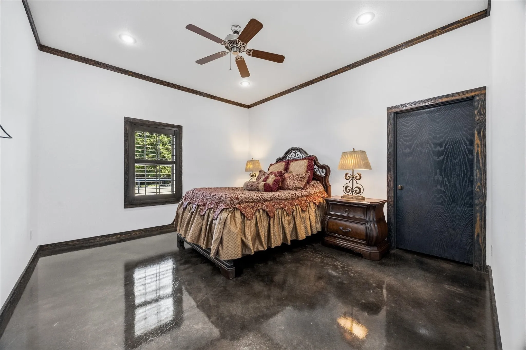 Single Family Residence For Sale in Hunt County , 1276 County Road 3318, Greenville, Texas 75402, 3 Bedroom, 3 Bathroom, 5 Garage spaces, 11,900 Sqft, built in 2007, mls#21383365, Real Estate Agent in Greenville, Homes For Sale in Hunt county, Homes For Sale in Greenville, Realtor in Greenville Texas, Real Estate Brokerage Independent Realty Texas, Luminita Cordes Realtor