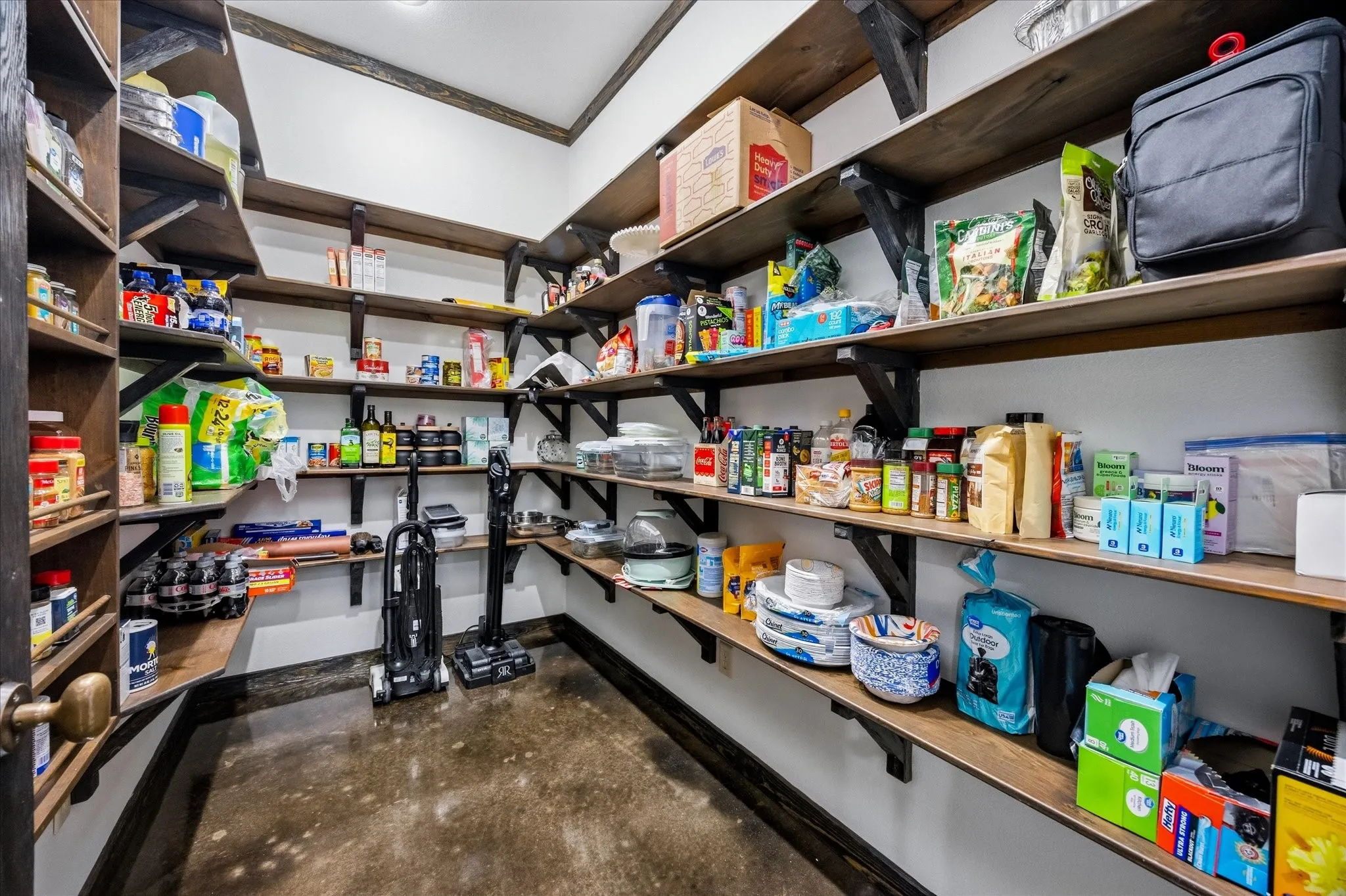 Single Family Residence For Sale in Hunt County , 1276 County Road 3318, Greenville, Texas 75402, 3 Bedroom, 3 Bathroom, 5 Garage spaces, 11,900 Sqft, built in 2007, mls#21383365, Real Estate Agent in Greenville, Homes For Sale in Hunt county, Homes For Sale in Greenville, Realtor in Greenville Texas, Real Estate Brokerage Independent Realty Texas, Luminita Cordes Realtor