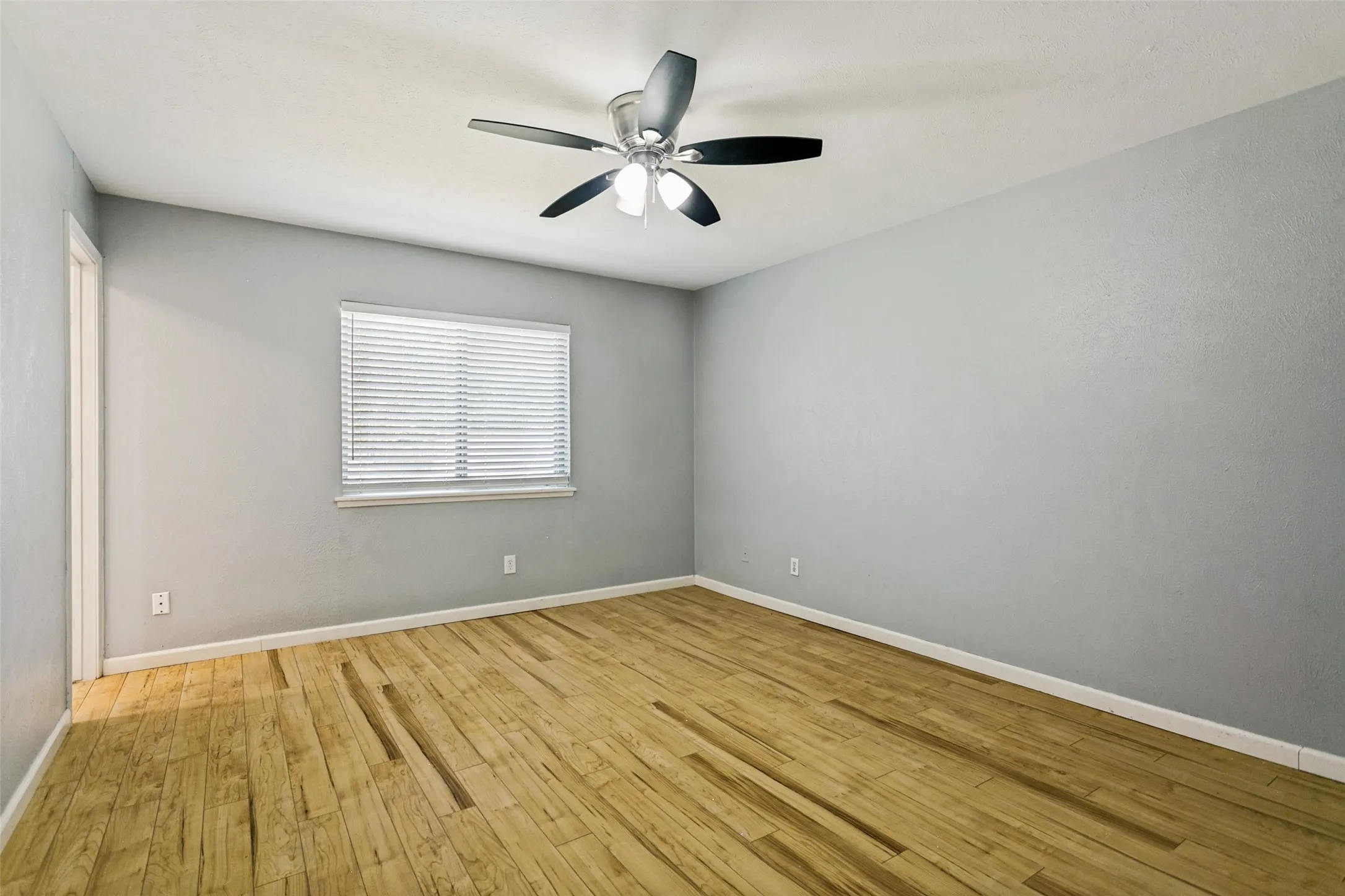 Single Family Residence For Rent in Collin County , 1105 Joshua Tree Drive, Plano, Texas 75023, 3 Bedroom, 2 Bathroom, 2 Garage spaces, 1,521 Sqft, built in 1979, mls#21381616, Real Estate Agent in Plano, Homes For Rent in Collin county, Homes For Rent in Plano, Realtor in Plano Texas, Real Estate Brokerage Independent Realty Texas, Luminita Cordes Realtor