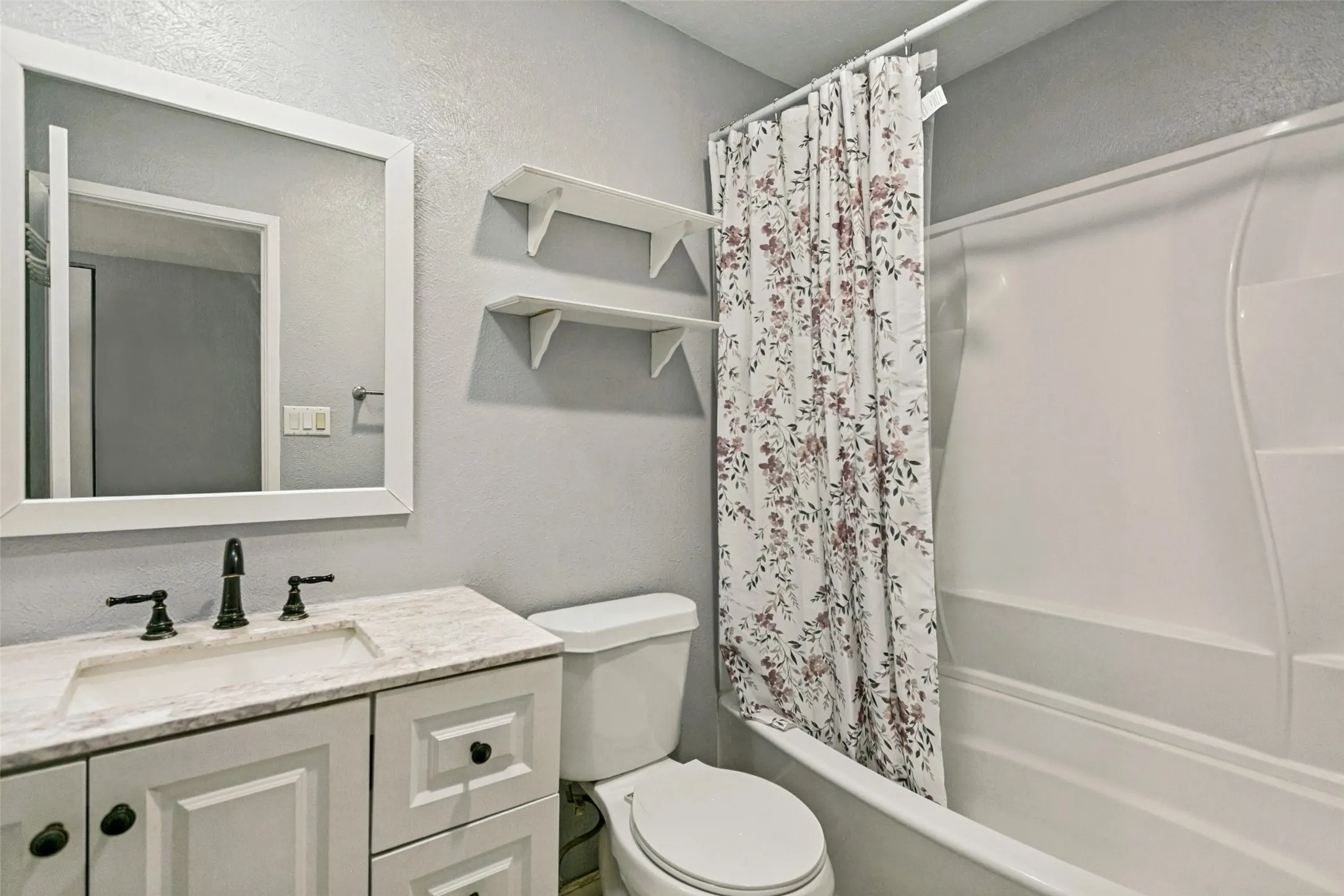 Single Family Residence For Rent in Collin County , 1105 Joshua Tree Drive, Plano, Texas 75023, 3 Bedroom, 2 Bathroom, 2 Garage spaces, 1,521 Sqft, built in 1979, mls#21381616, Real Estate Agent in Plano, Homes For Rent in Collin county, Homes For Rent in Plano, Realtor in Plano Texas, Real Estate Brokerage Independent Realty Texas, Luminita Cordes Realtor