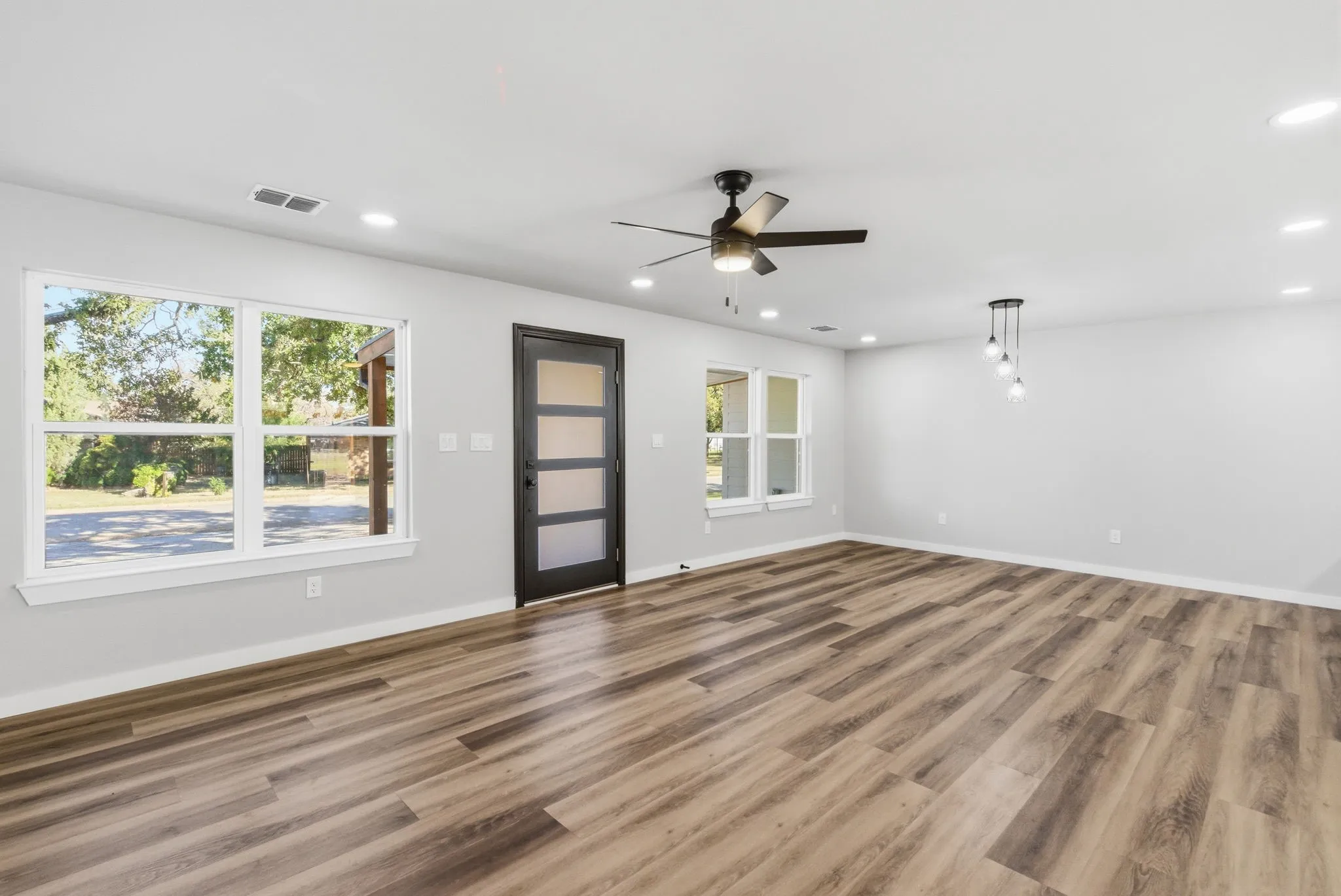 Single Family Residence For Sale in Jack County , 205 Lacewell Street, Jacksboro, Texas 76458, 3 Bedroom, 2 Bathroom, Garage spaces, 1,548 Sqft, built in 1980, mls#21383127, Real Estate Agent in Jacksboro, Homes For Sale in Jack county, Homes For Sale in Jacksboro, Realtor in Jacksboro Texas, Real Estate Brokerage Independent Realty Texas, Luminita Cordes Realtor