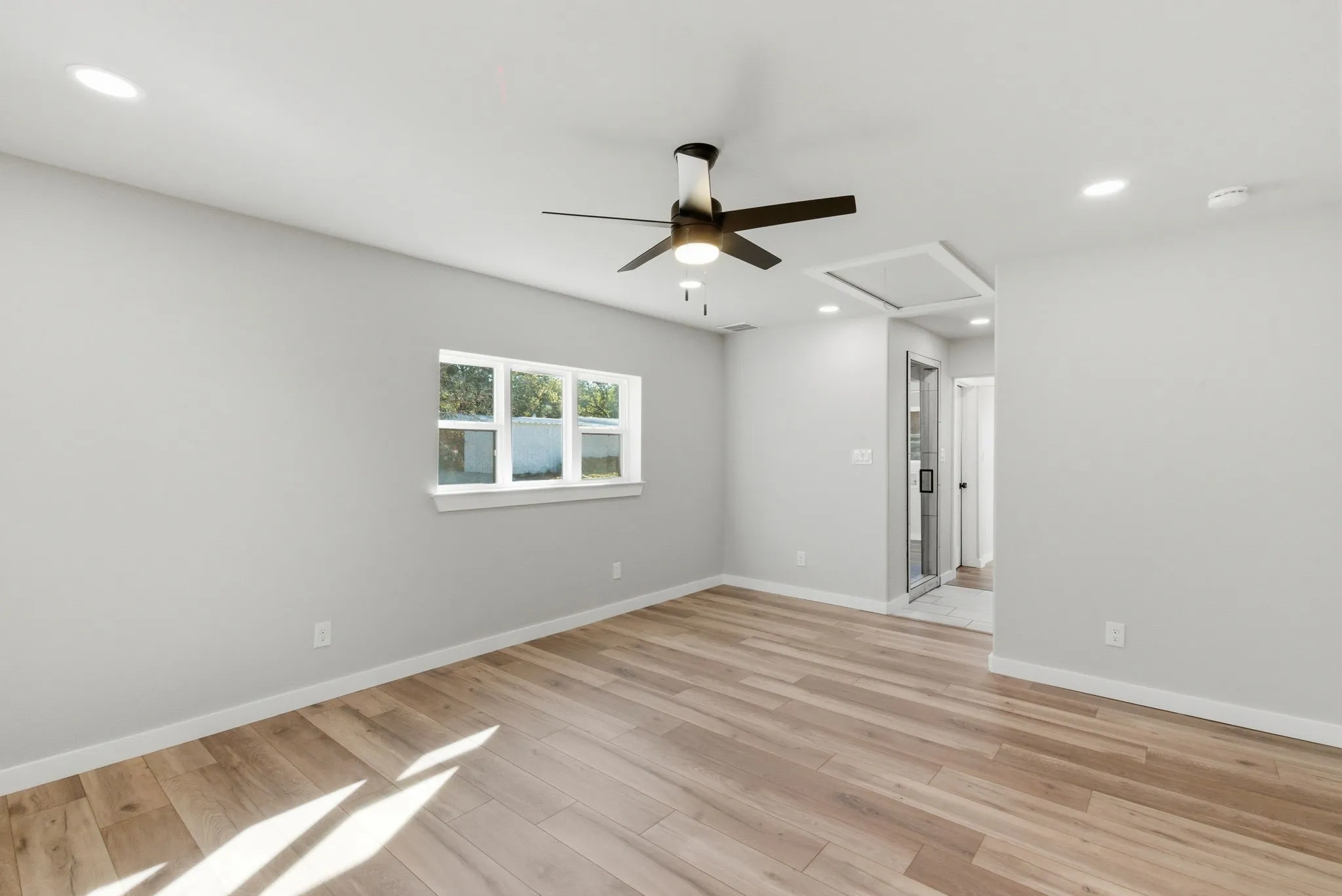 Single Family Residence For Sale in Jack County , 205 Lacewell Street, Jacksboro, Texas 76458, 3 Bedroom, 2 Bathroom, Garage spaces, 1,548 Sqft, built in 1980, mls#21383127, Real Estate Agent in Jacksboro, Homes For Sale in Jack county, Homes For Sale in Jacksboro, Realtor in Jacksboro Texas, Real Estate Brokerage Independent Realty Texas, Luminita Cordes Realtor
