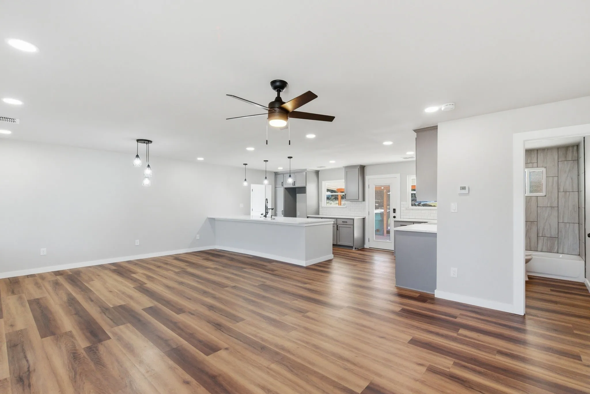 Single Family Residence For Sale in Jack County , 205 Lacewell Street, Jacksboro, Texas 76458, 3 Bedroom, 2 Bathroom, Garage spaces, 1,548 Sqft, built in 1980, mls#21383127, Real Estate Agent in Jacksboro, Homes For Sale in Jack county, Homes For Sale in Jacksboro, Realtor in Jacksboro Texas, Real Estate Brokerage Independent Realty Texas, Luminita Cordes Realtor