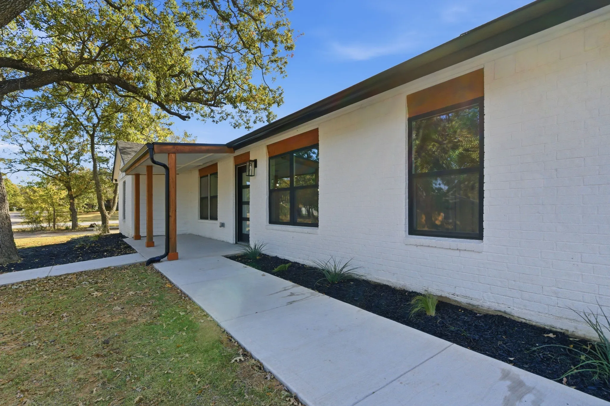 Single Family Residence For Sale in Jack County , 205 Lacewell Street, Jacksboro, Texas 76458, 3 Bedroom, 2 Bathroom, Garage spaces, 1,548 Sqft, built in 1980, mls#21383127, Real Estate Agent in Jacksboro, Homes For Sale in Jack county, Homes For Sale in Jacksboro, Realtor in Jacksboro Texas, Real Estate Brokerage Independent Realty Texas, Luminita Cordes Realtor