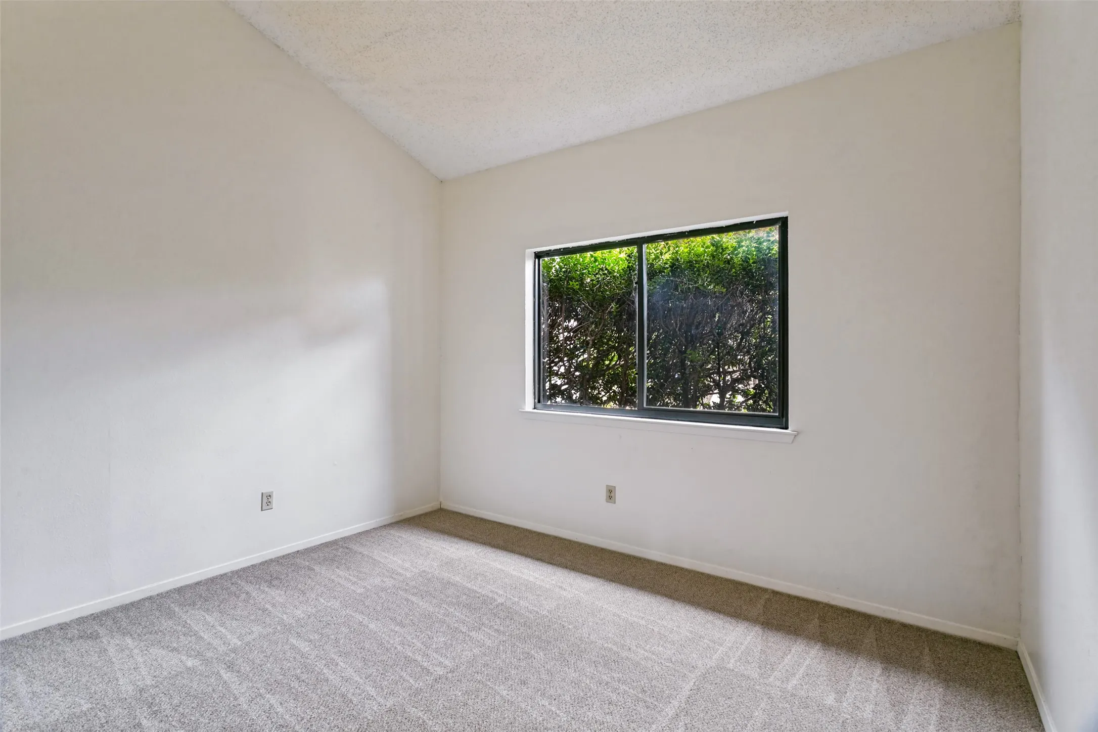 Single Family Residence For Rent in Denton County , 657 Prairie Dell Street, Lewisville, Texas 75067, 2 Bedroom, 2 Bathroom, Garage spaces, 1,118 Sqft, built in 1983, mls#21385207, Real Estate Agent in Lewisville, Homes For Rent in Denton county, Homes For Rent in Lewisville, Realtor in Lewisville Texas, Real Estate Brokerage Independent Realty Texas, Luminita Cordes Realtor