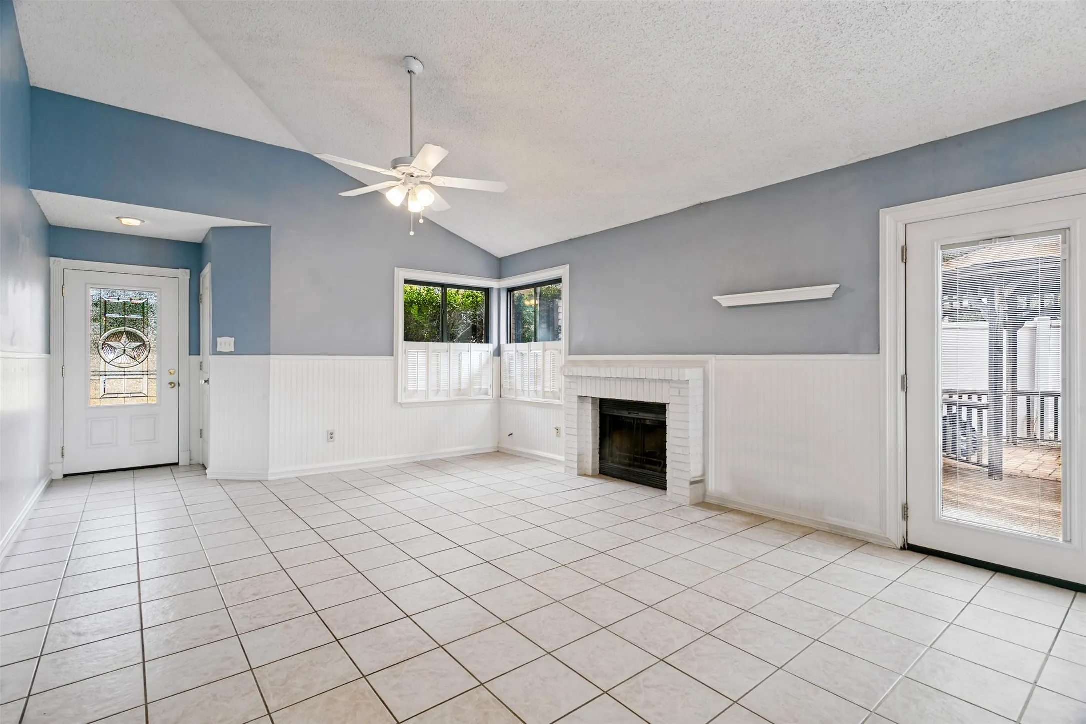 Single Family Residence For Rent in Denton County , 657 Prairie Dell Street, Lewisville, Texas 75067, 2 Bedroom, 2 Bathroom, Garage spaces, 1,118 Sqft, built in 1983, mls#21385207, Real Estate Agent in Lewisville, Homes For Rent in Denton county, Homes For Rent in Lewisville, Realtor in Lewisville Texas, Real Estate Brokerage Independent Realty Texas, Luminita Cordes Realtor
