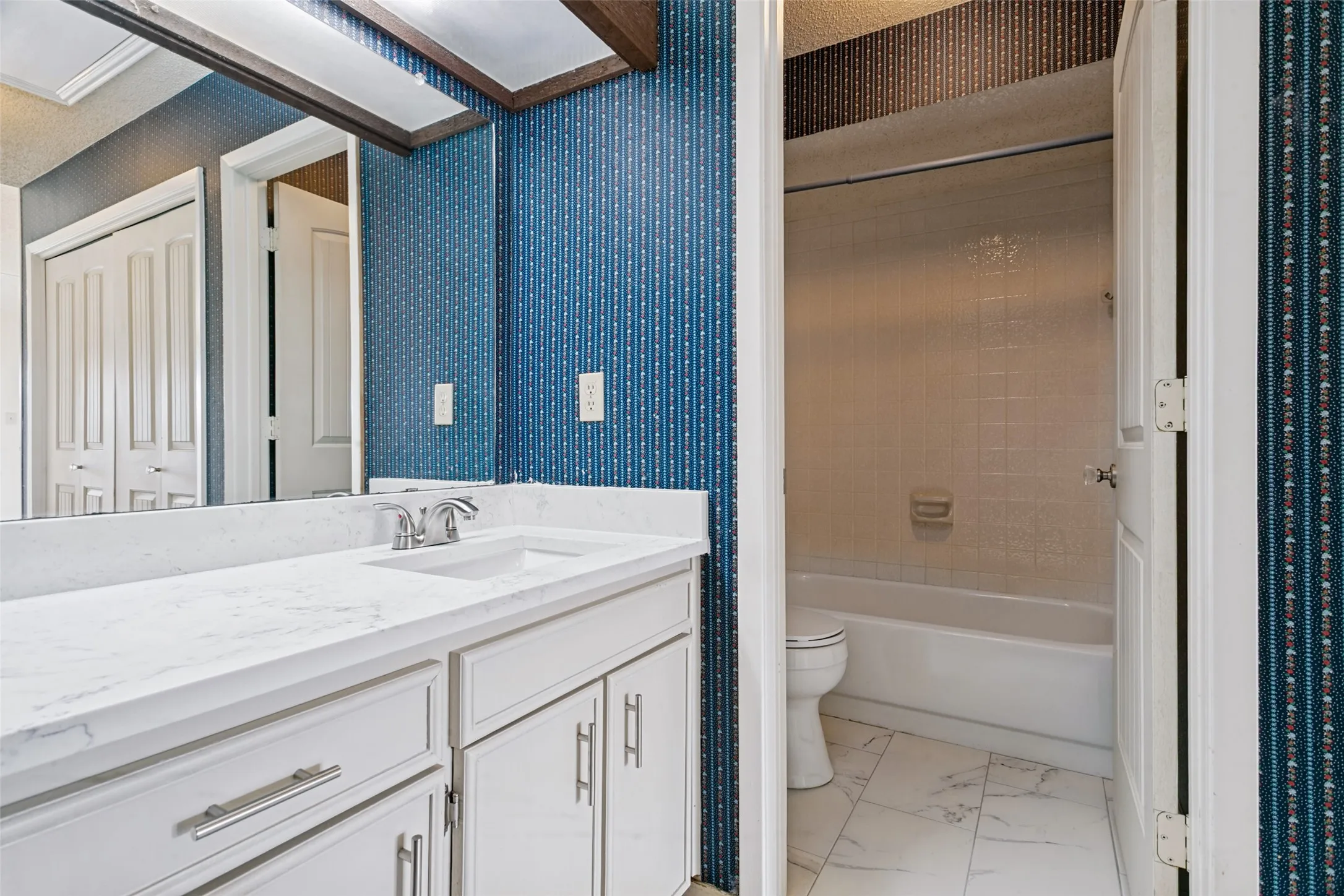 Single Family Residence For Rent in Denton County , 657 Prairie Dell Street, Lewisville, Texas 75067, 2 Bedroom, 2 Bathroom, Garage spaces, 1,118 Sqft, built in 1983, mls#21385207, Real Estate Agent in Lewisville, Homes For Rent in Denton county, Homes For Rent in Lewisville, Realtor in Lewisville Texas, Real Estate Brokerage Independent Realty Texas, Luminita Cordes Realtor