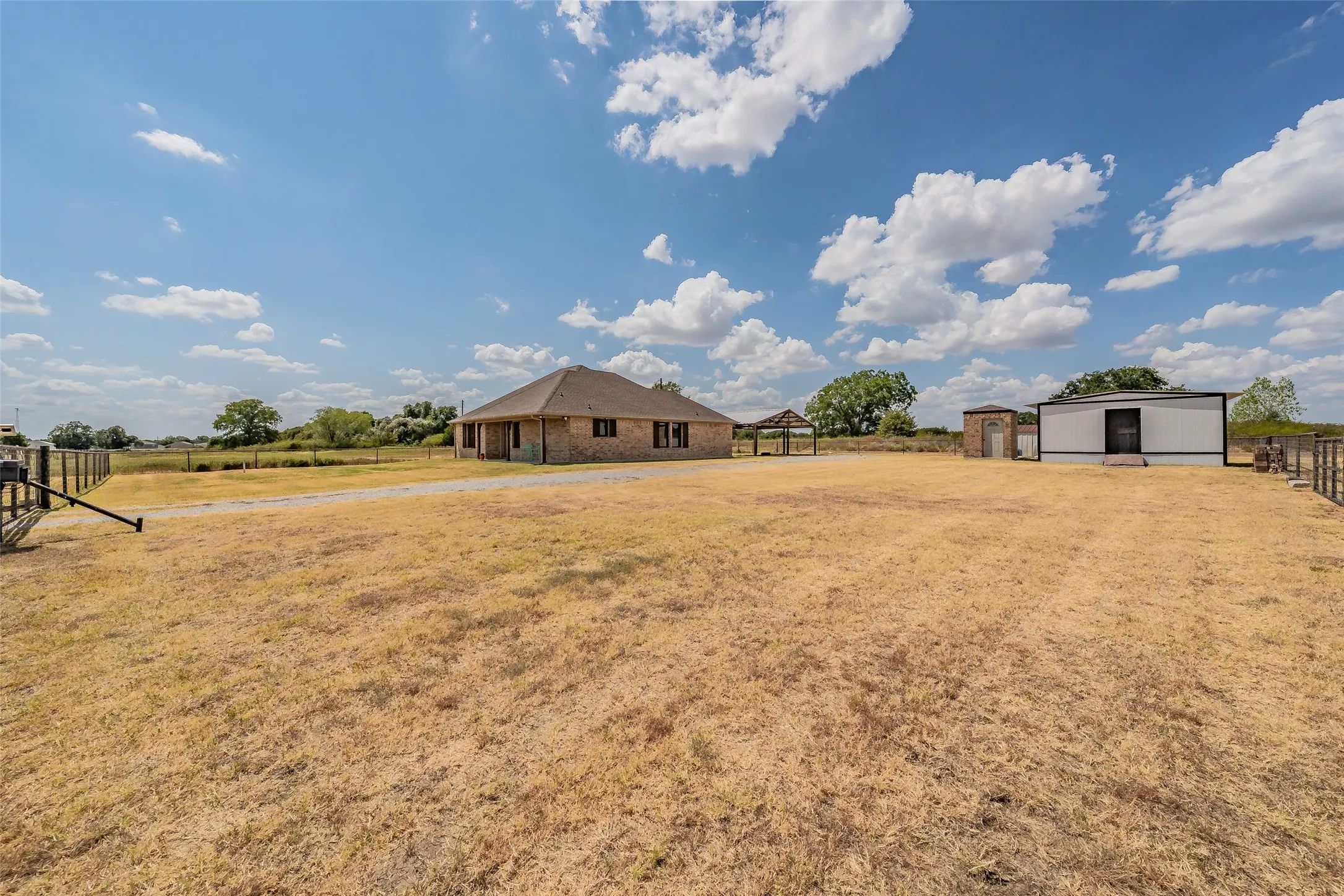 Single Family Residence For Sale in Wise County , 4798 County Road 2690, Alvord, Texas 76225, 3 Bedroom, 2 Bathroom, Garage spaces, 1,338 Sqft, built in 2014, mls#21385267, Real Estate Agent in Alvord, Homes For Sale in Wise county, Homes For Sale in Alvord, Realtor in Alvord Texas, Real Estate Brokerage Independent Realty Texas, Luminita Cordes Realtor