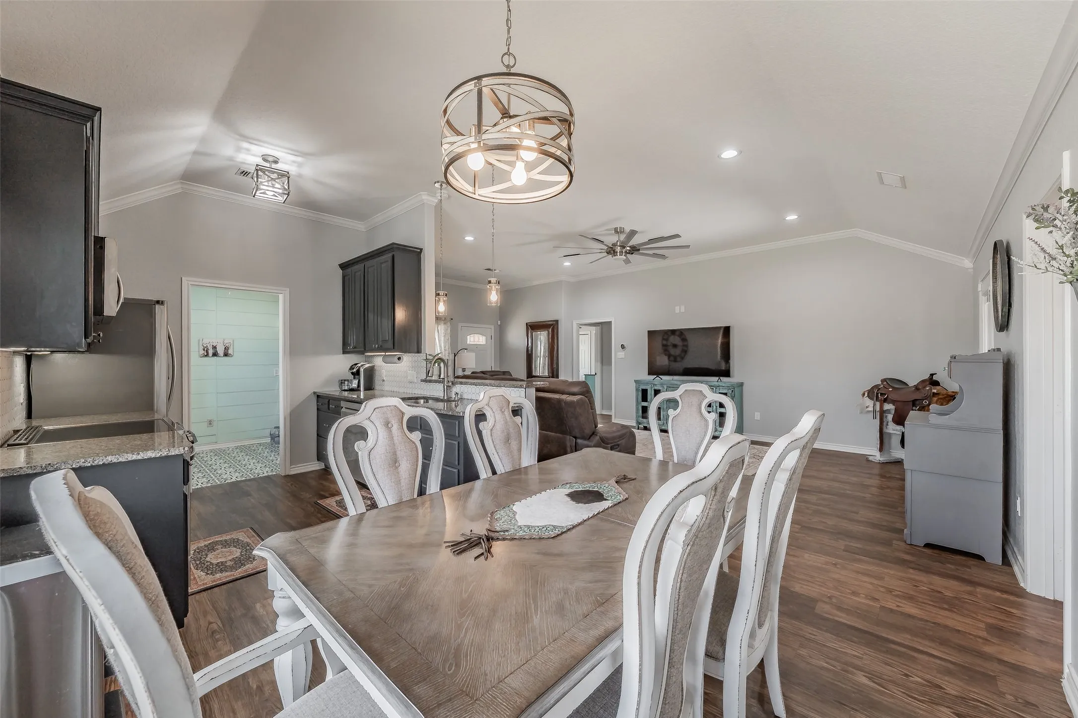 Single Family Residence For Sale in Wise County , 4798 County Road 2690, Alvord, Texas 76225, 3 Bedroom, 2 Bathroom, Garage spaces, 1,338 Sqft, built in 2014, mls#21385267, Real Estate Agent in Alvord, Homes For Sale in Wise county, Homes For Sale in Alvord, Realtor in Alvord Texas, Real Estate Brokerage Independent Realty Texas, Luminita Cordes Realtor