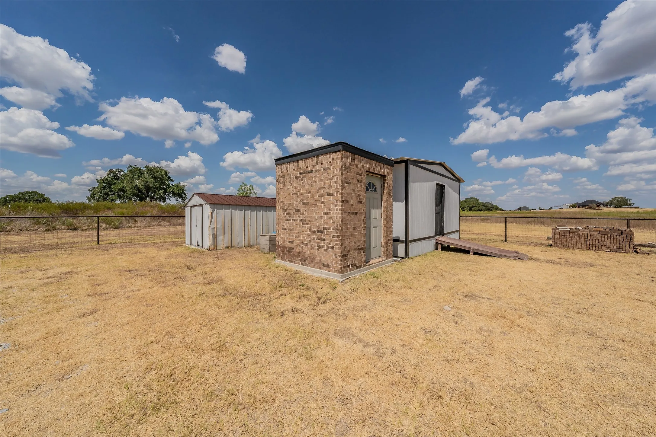 Single Family Residence For Sale in Wise County , 4798 County Road 2690, Alvord, Texas 76225, 3 Bedroom, 2 Bathroom, Garage spaces, 1,338 Sqft, built in 2014, mls#21385267, Real Estate Agent in Alvord, Homes For Sale in Wise county, Homes For Sale in Alvord, Realtor in Alvord Texas, Real Estate Brokerage Independent Realty Texas, Luminita Cordes Realtor