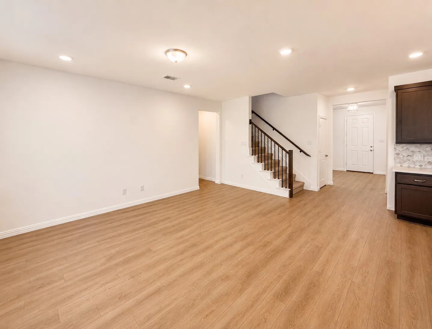 Single Family Residence For Rent in Collin County , 715 Roanoke Drive, Princeton, Texas 75407, 4 Bedroom, 4 Bathroom, 2 Garage spaces, 2,600 Sqft, built in 2025, mls#21385287, Real Estate Agent in Princeton, Homes For Rent in Collin county, Homes For Rent in Princeton, Realtor in Princeton Texas, Real Estate Brokerage Independent Realty Texas, Luminita Cordes Realtor