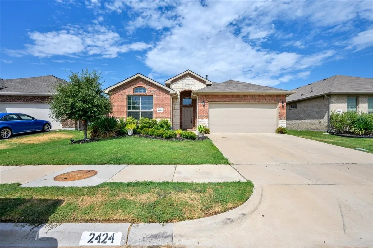 Single Family Residence For Sale in Parker County , 2424 O Conner Ranch Drive, Weatherford, Texas 76087, 4 Bedroom, 2 Bathroom, 2 Garage spaces, 1,797 Sqft, built in 2021, mls#21374357, Real Estate Agent in Weatherford, Homes For Sale in Parker county, Homes For Sale in Weatherford, Realtor in Weatherford Texas, Real Estate Brokerage Independent Realty Texas, Luminita Cordes Realtor