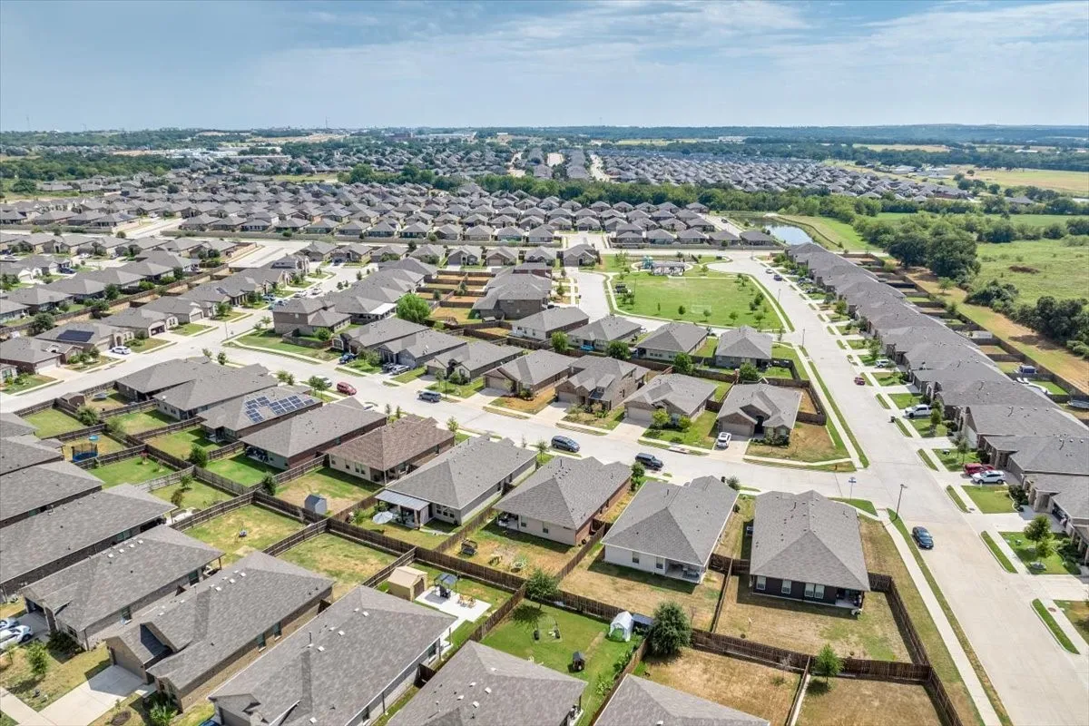 Single Family Residence For Sale in Parker County , 2424 O Conner Ranch Drive, Weatherford, Texas 76087, 4 Bedroom, 2 Bathroom, 2 Garage spaces, 1,797 Sqft, built in 2021, mls#21374357, Real Estate Agent in Weatherford, Homes For Sale in Parker county, Homes For Sale in Weatherford, Realtor in Weatherford Texas, Real Estate Brokerage Independent Realty Texas, Luminita Cordes Realtor