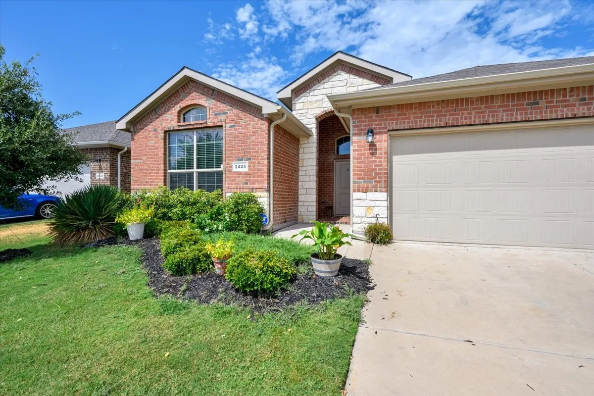 Single Family Residence For Sale in Parker County , 2424 O Conner Ranch Drive, Weatherford, Texas 76087, 4 Bedroom, 2 Bathroom, 2 Garage spaces, 1,797 Sqft, built in 2021, mls#21374357, Real Estate Agent in Weatherford, Homes For Sale in Parker county, Homes For Sale in Weatherford, Realtor in Weatherford Texas, Real Estate Brokerage Independent Realty Texas, Luminita Cordes Realtor