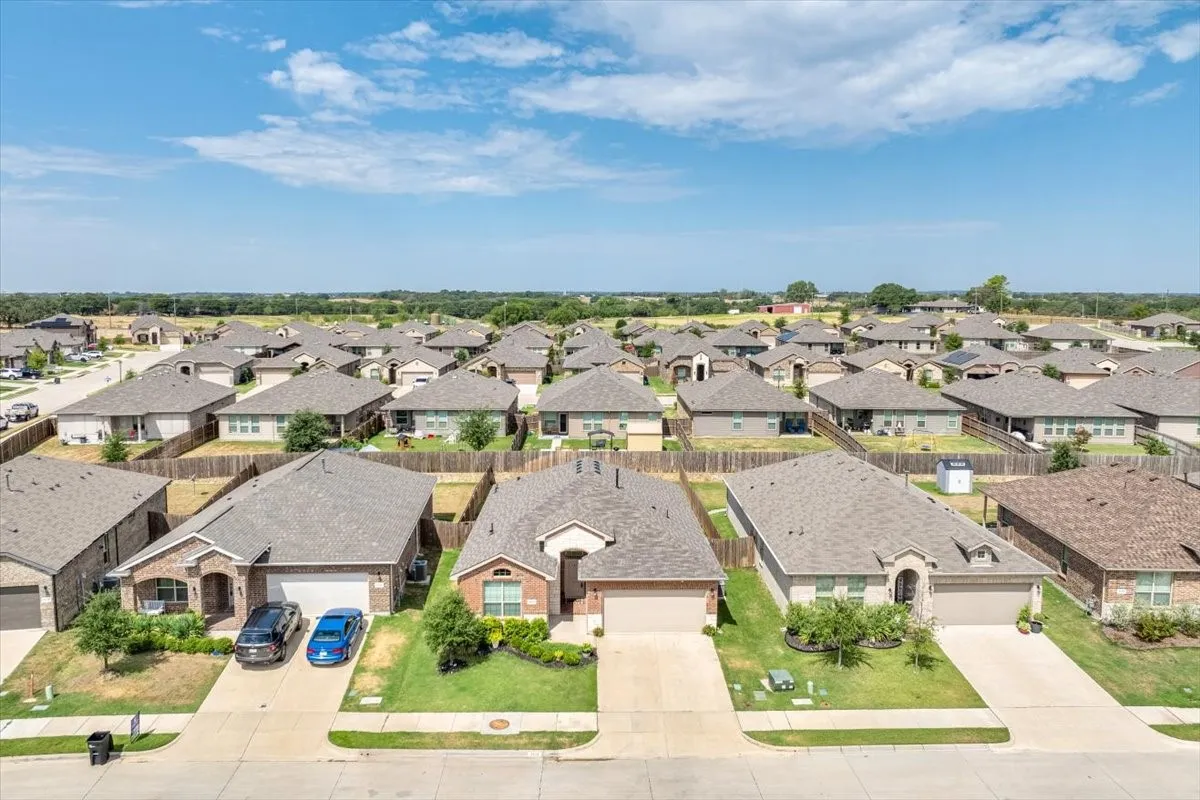 Single Family Residence For Sale in Parker County , 2424 O Conner Ranch Drive, Weatherford, Texas 76087, 4 Bedroom, 2 Bathroom, 2 Garage spaces, 1,797 Sqft, built in 2021, mls#21374357, Real Estate Agent in Weatherford, Homes For Sale in Parker county, Homes For Sale in Weatherford, Realtor in Weatherford Texas, Real Estate Brokerage Independent Realty Texas, Luminita Cordes Realtor