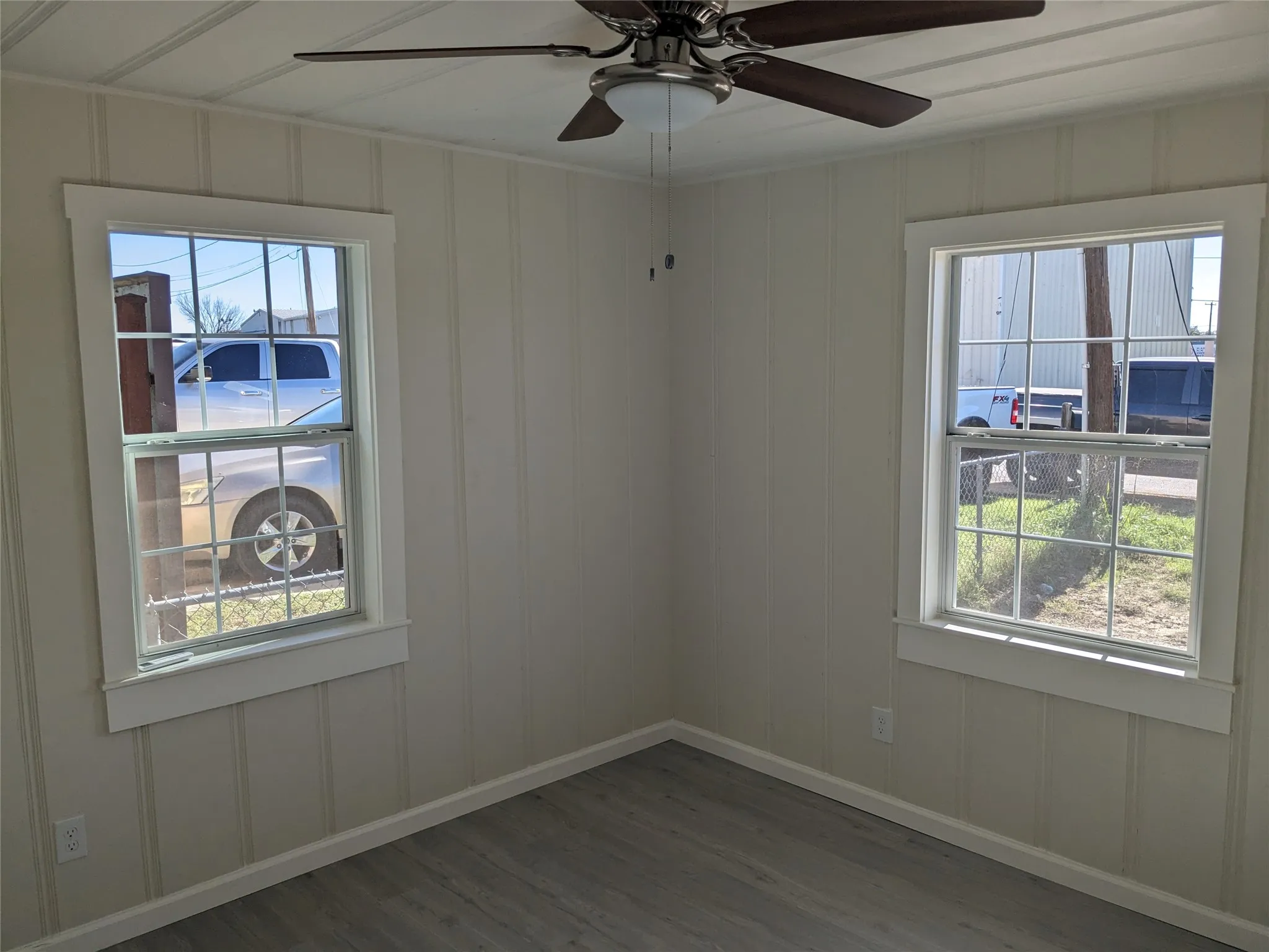 Single Family Residence For Sale in Tarrant County , 4916 Roadrunner Road, Fort Worth, Texas 76135, 1 Bedroom, 1 Bathroom, Garage spaces, 520 Sqft, built in 1955, mls#21385295, Real Estate Agent in Fort Worth, Homes For Sale in Tarrant county, Homes For Sale in Fort Worth, Realtor in Fort Worth Texas, Real Estate Brokerage Independent Realty Texas, Luminita Cordes Realtor