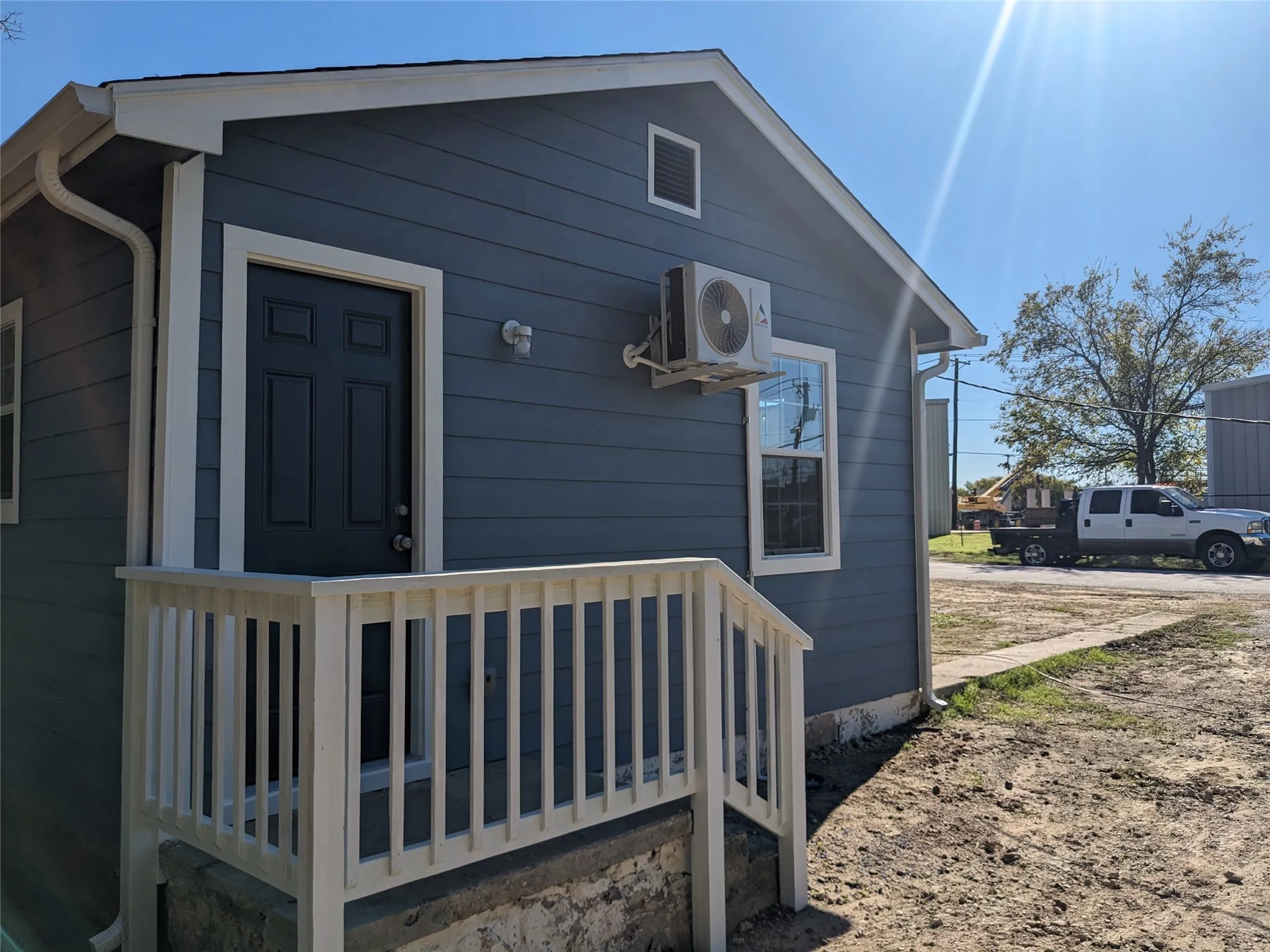 Single Family Residence For Sale in Tarrant County , 4916 Roadrunner Road, Fort Worth, Texas 76135, 1 Bedroom, 1 Bathroom, Garage spaces, 520 Sqft, built in 1955, mls#21385295, Real Estate Agent in Fort Worth, Homes For Sale in Tarrant county, Homes For Sale in Fort Worth, Realtor in Fort Worth Texas, Real Estate Brokerage Independent Realty Texas, Luminita Cordes Realtor
